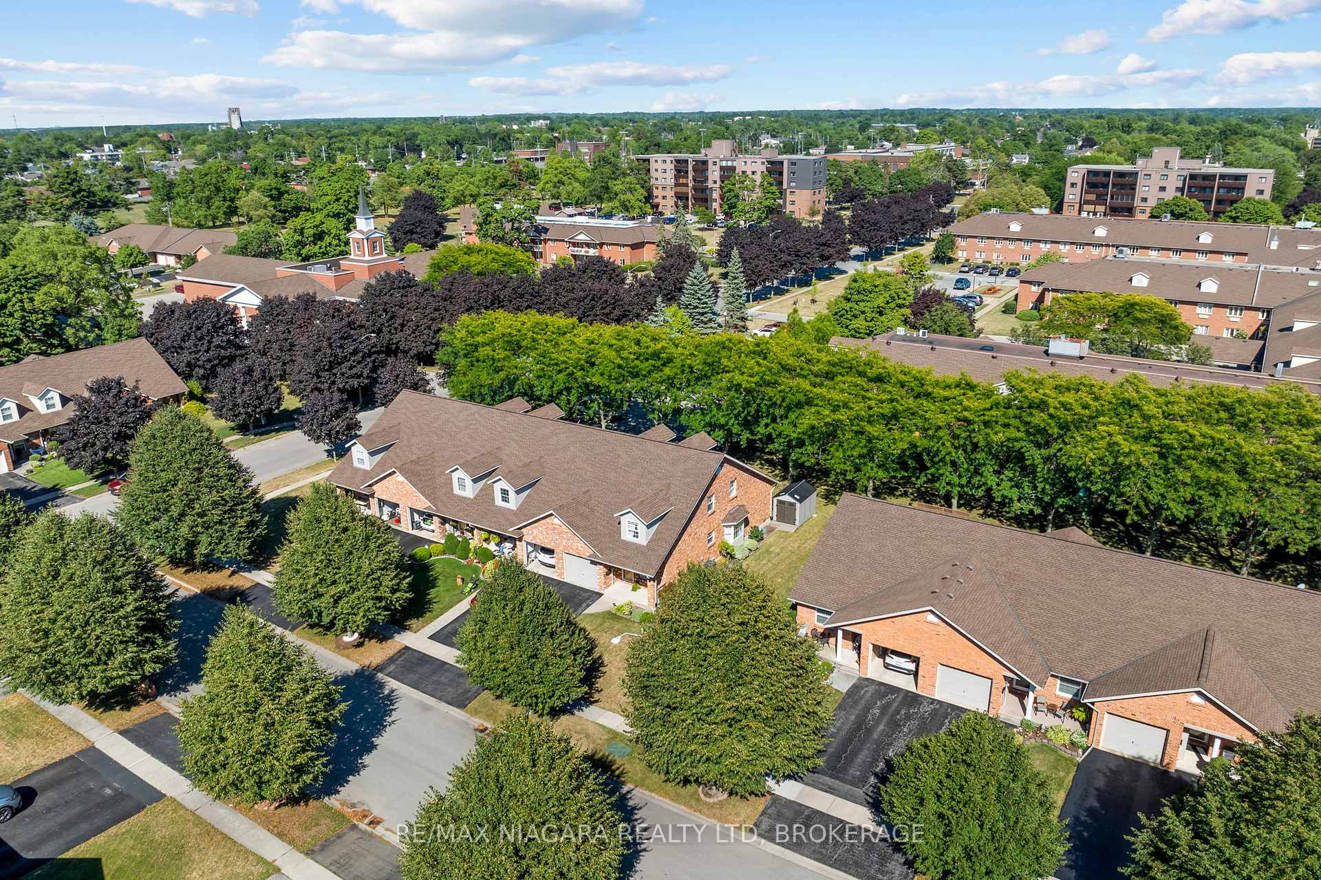 Photo 35 of 23 Portal Drive, Port Colborne, Sugarloaf — HOMEH