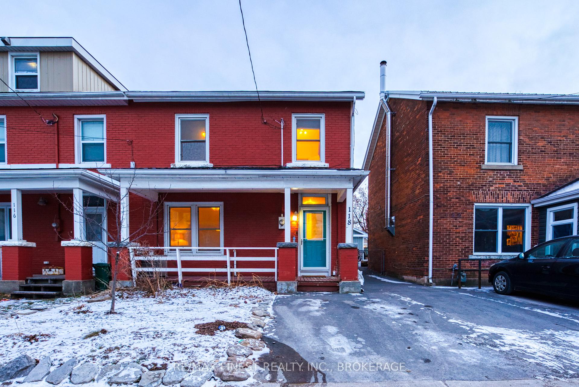 Front of 118 Stephen Street N