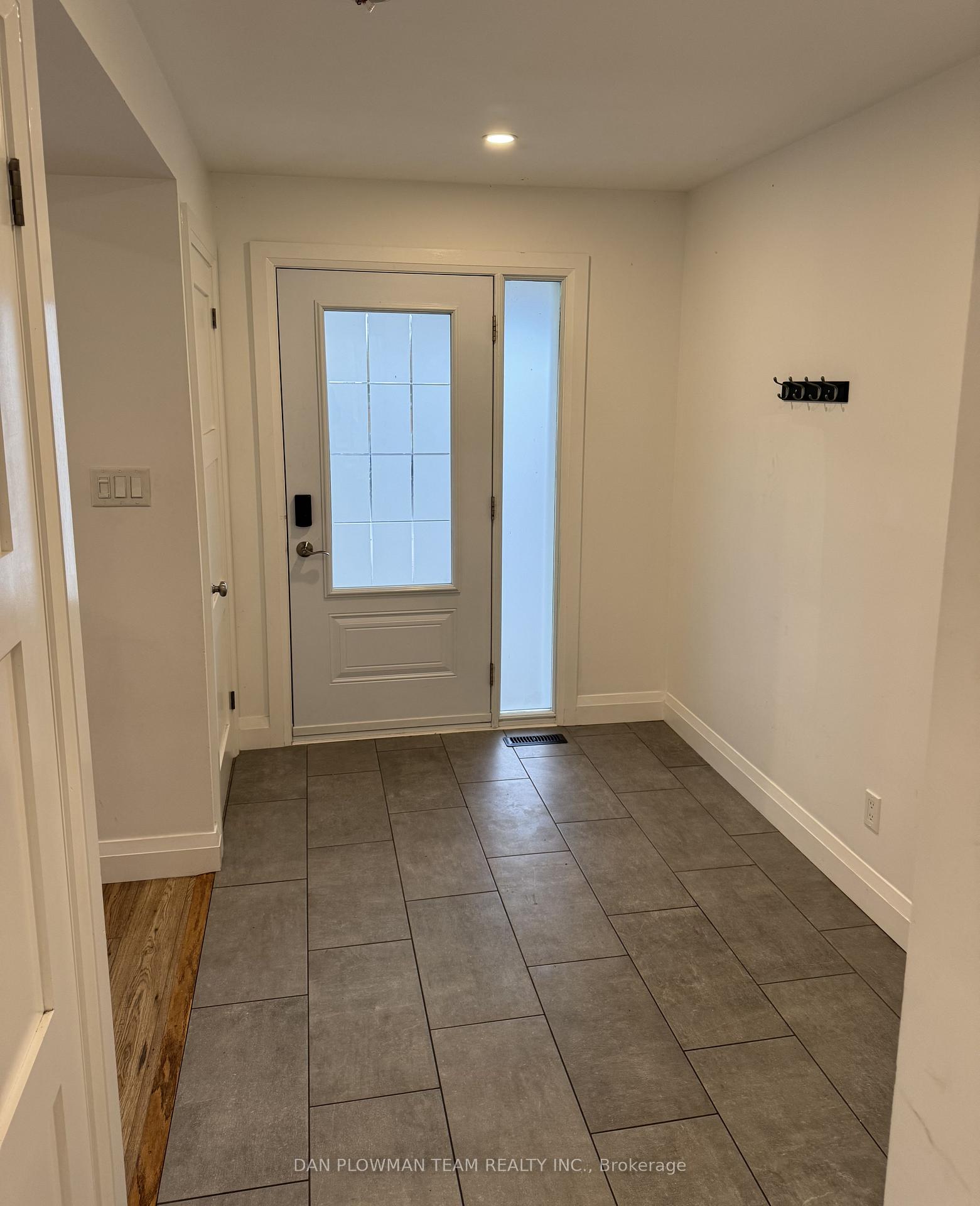 Photo 2 of 744 Hillcrest Road, Pickering, West Shore — HOMEH