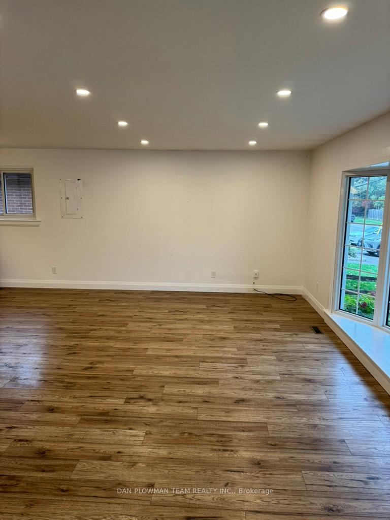 Photo 3 of 744 Hillcrest Road, Pickering, West Shore — HOMEH