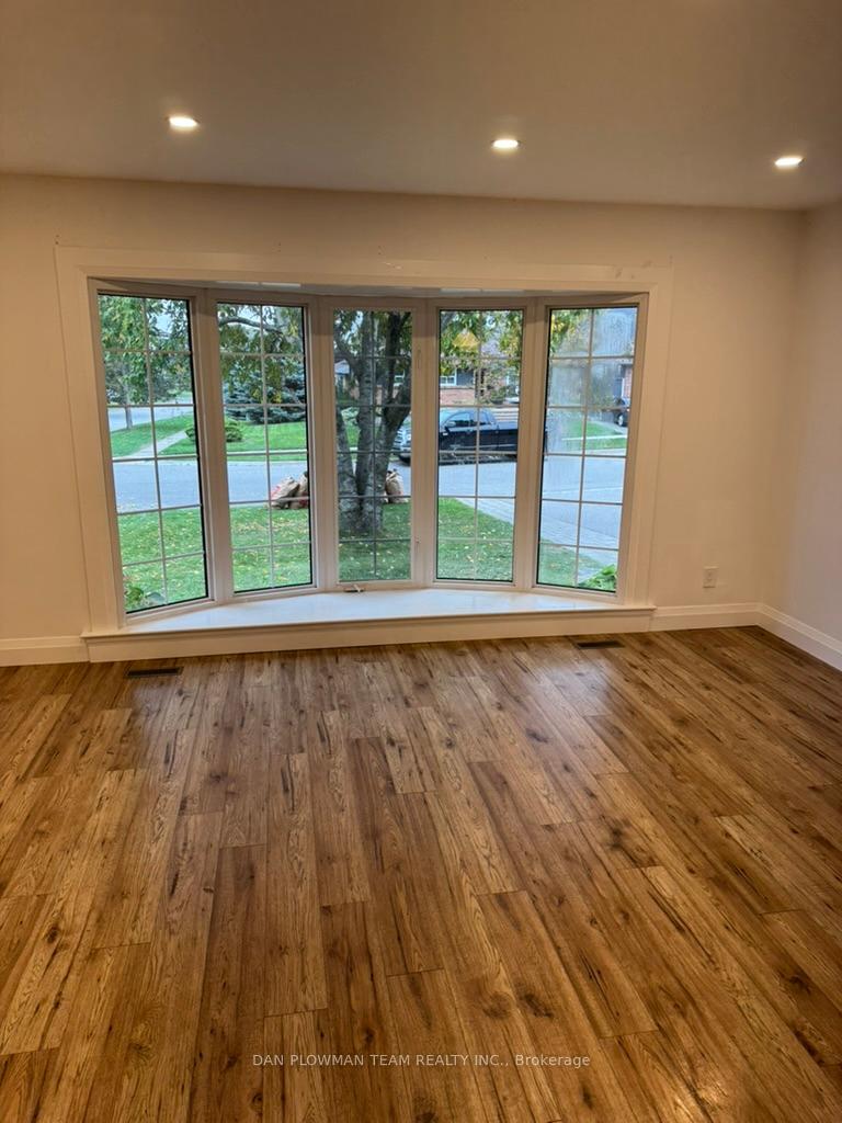 Photo 4 of 744 Hillcrest Road, Pickering, West Shore — HOMEH