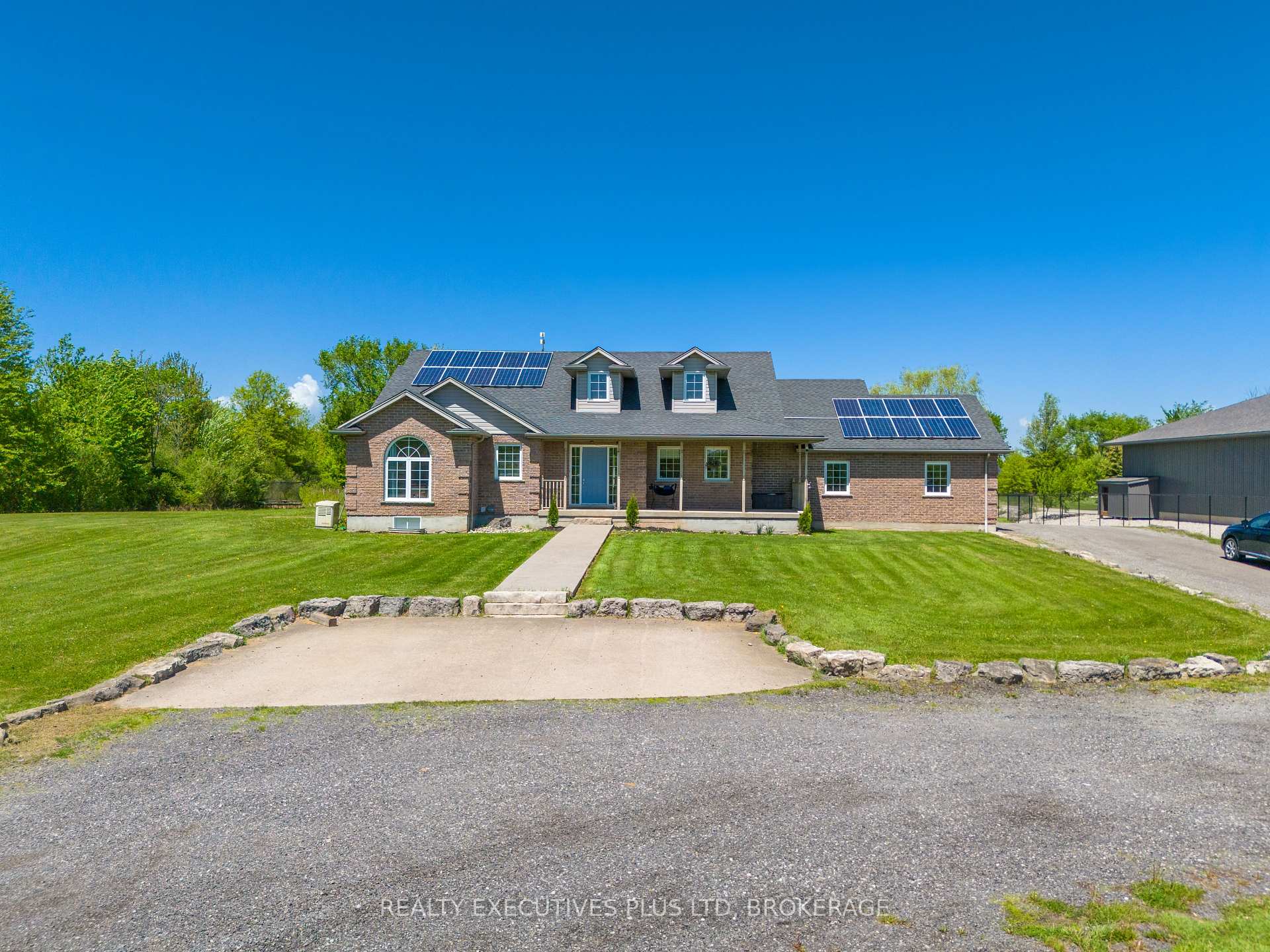Photo 2 of 4531 Weaver Road, Niagara Falls, Lyons Creek — HOMEH