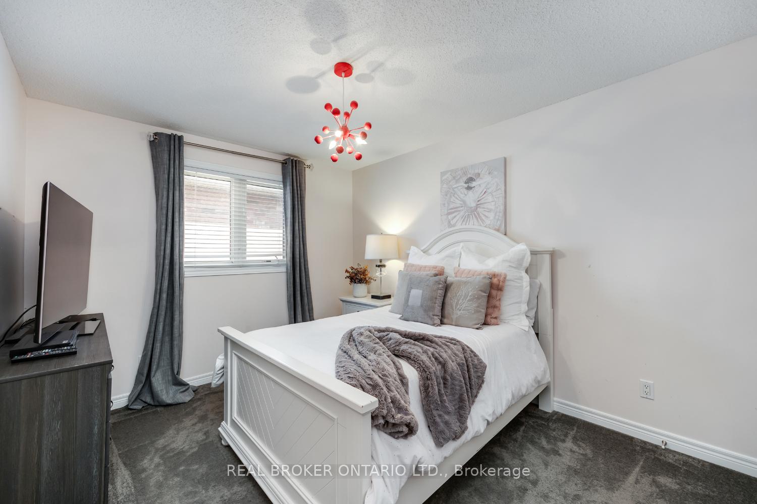 Photo 5 of 941 Greenleaf Circle, Oshawa, Taunton — HOMEH