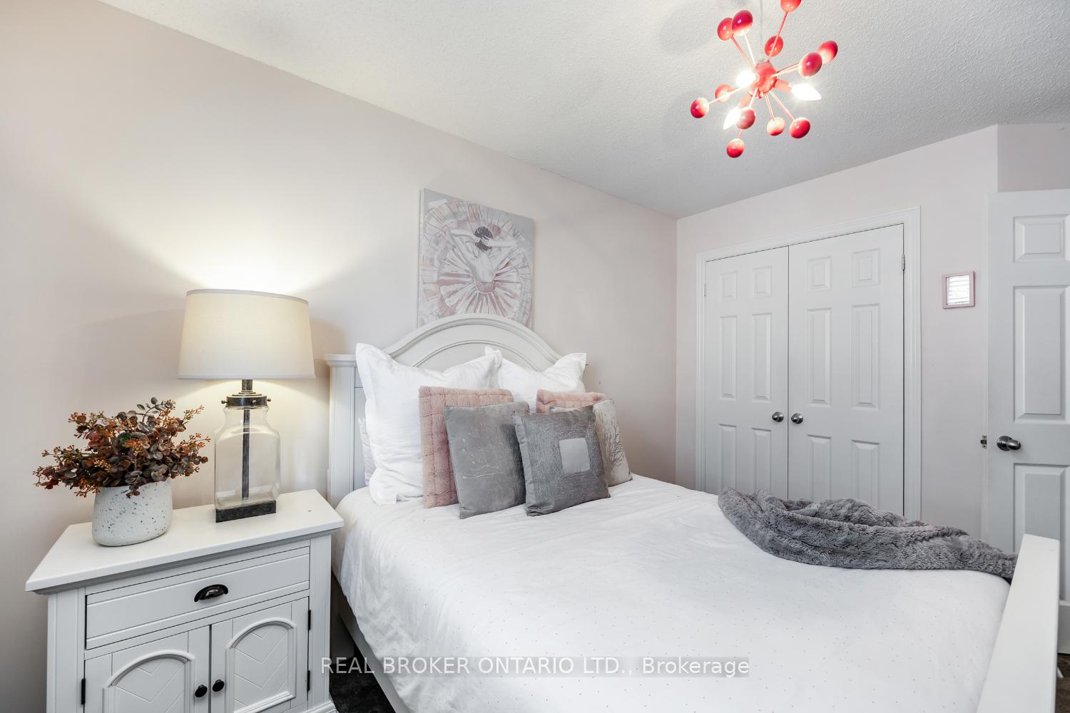 Photo 6 of 941 Greenleaf Circle, Oshawa, Taunton — HOMEH