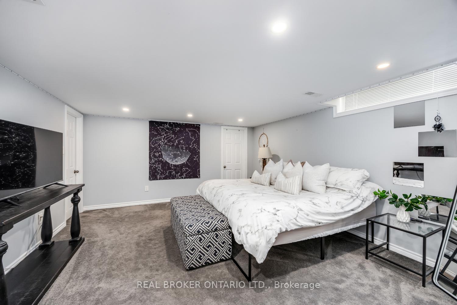 Photo 8 of 941 Greenleaf Circle, Oshawa, Taunton — HOMEH