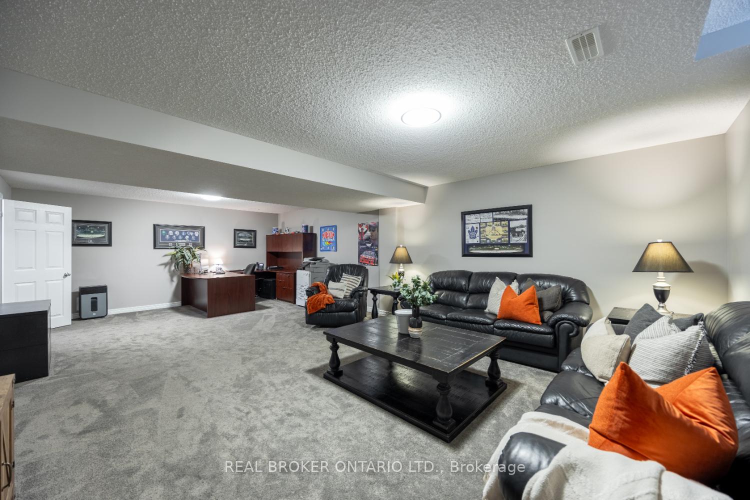 Photo 11 of 941 Greenleaf Circle, Oshawa, Taunton — HOMEH
