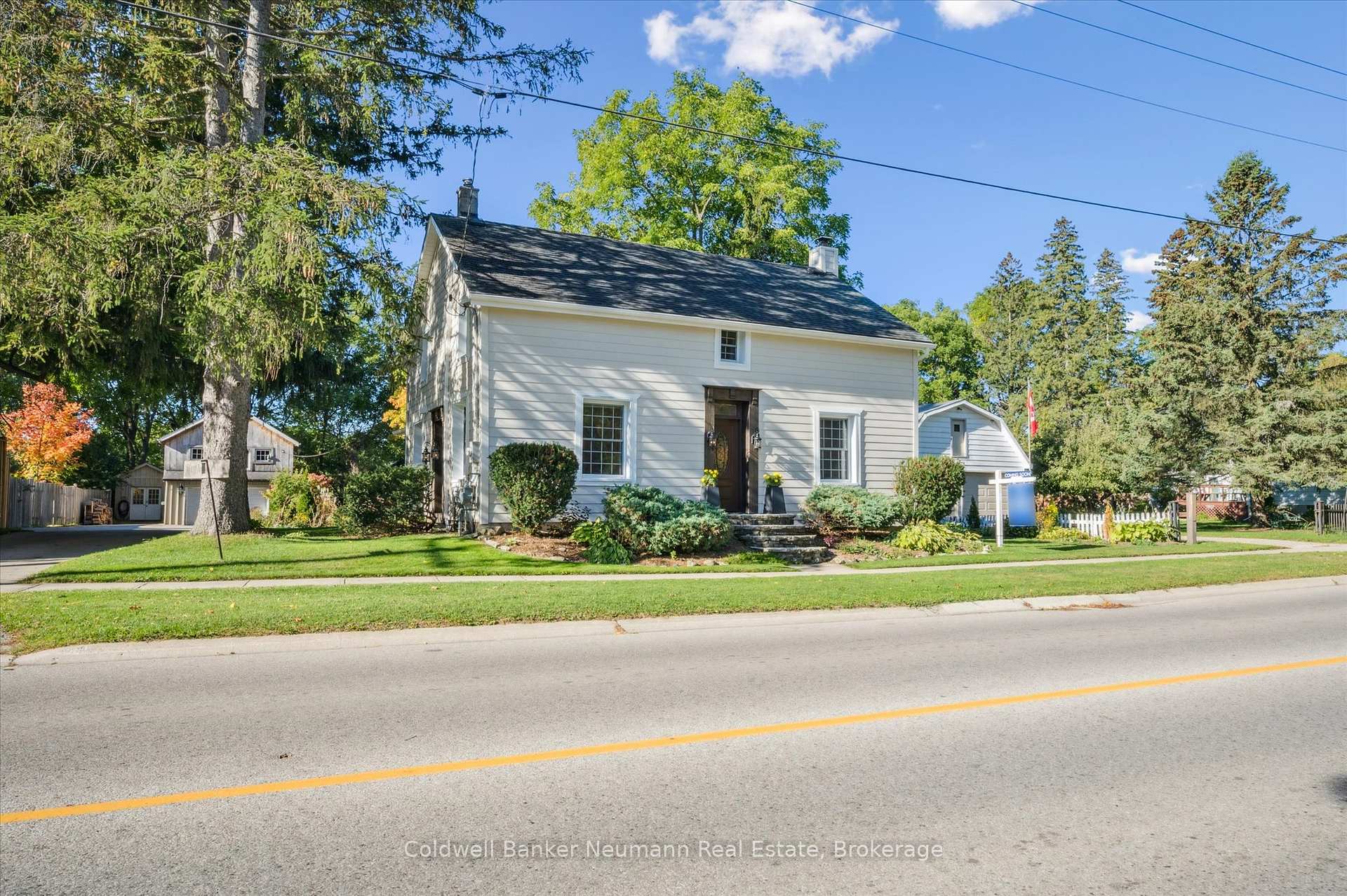 Photo 2 of 821 Watson Road S, Puslinch, Rural Puslinch East — HOMEH