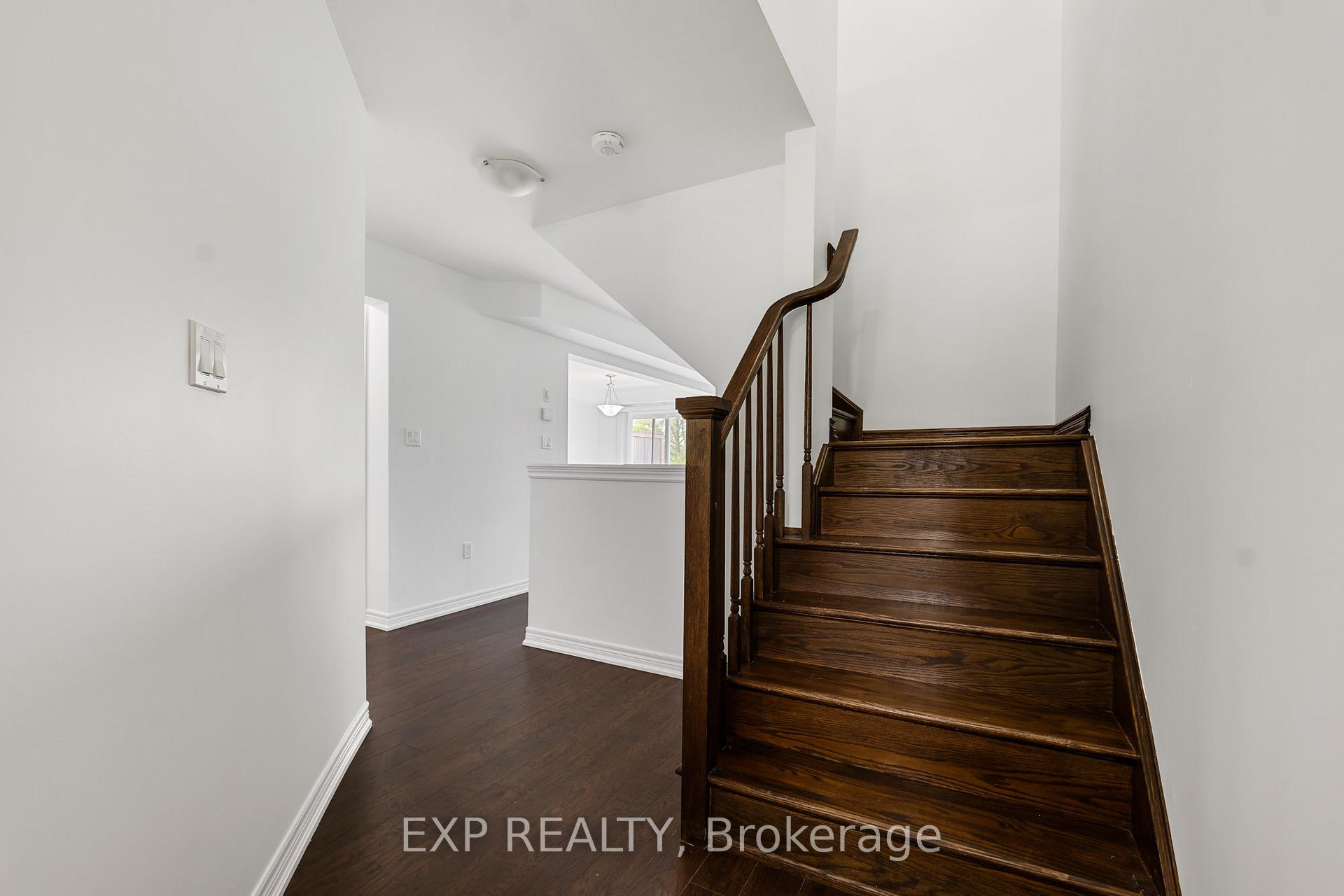 Photo 5 of 8041 Cole Court, Niagara Falls, Oldfield — HOMEH