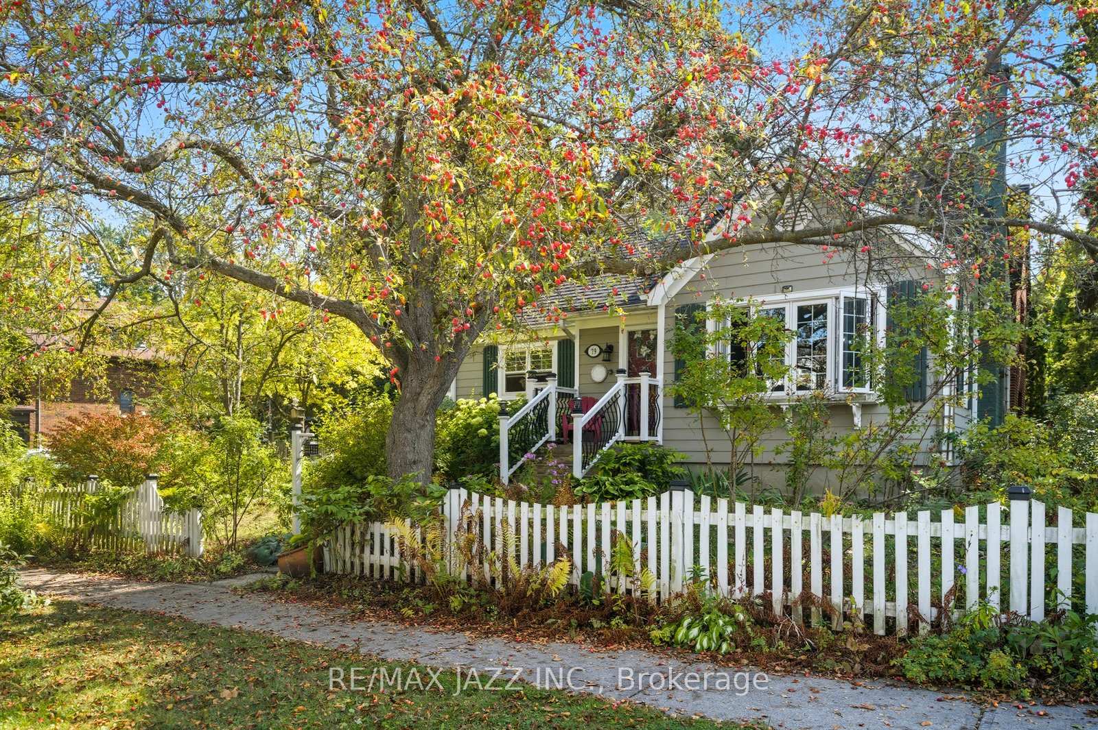Photo 2 of 79 Lauder Road, Oshawa, O'Neill — HOMEH