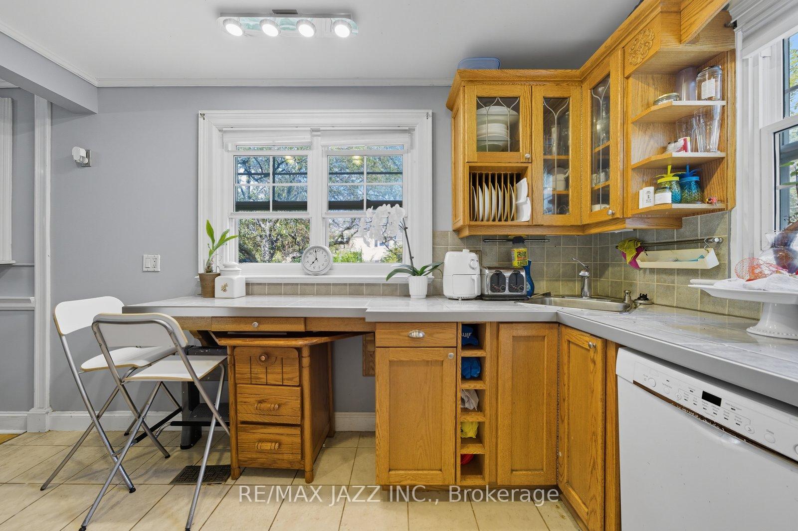 Photo 11 of 79 Lauder Road, Oshawa, O'Neill — HOMEH