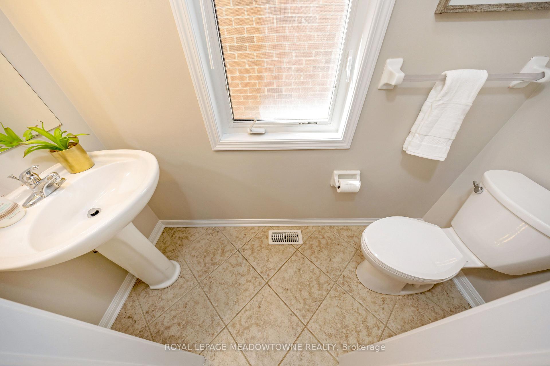 Photo 8 of 344 McDougall Crossing, Milton, Harrison — HOMEH