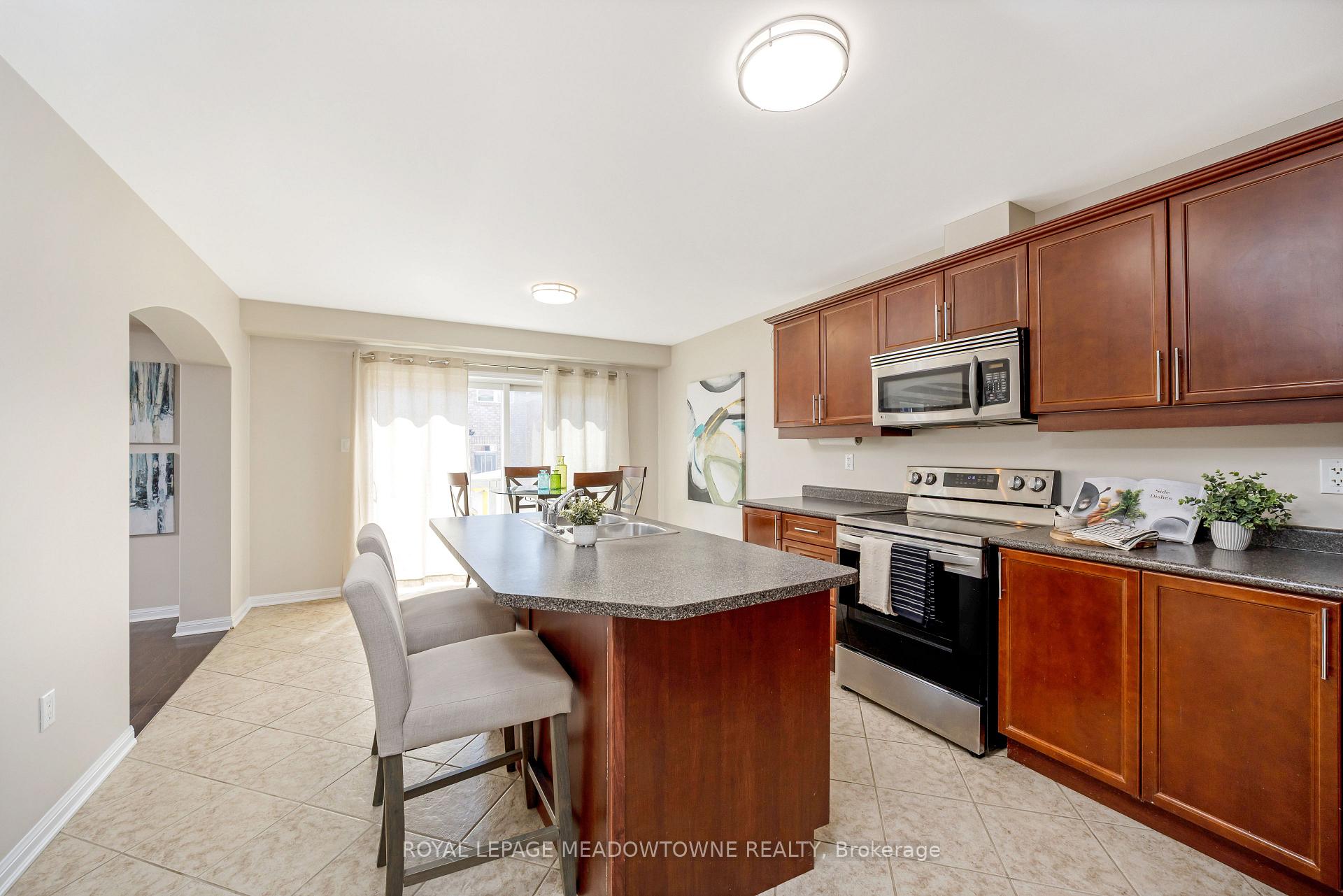 Photo 16 of 344 McDougall Crossing, Milton, Harrison — HOMEH