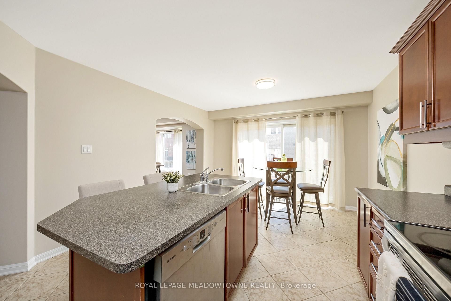 Photo 17 of 344 McDougall Crossing, Milton, Harrison — HOMEH