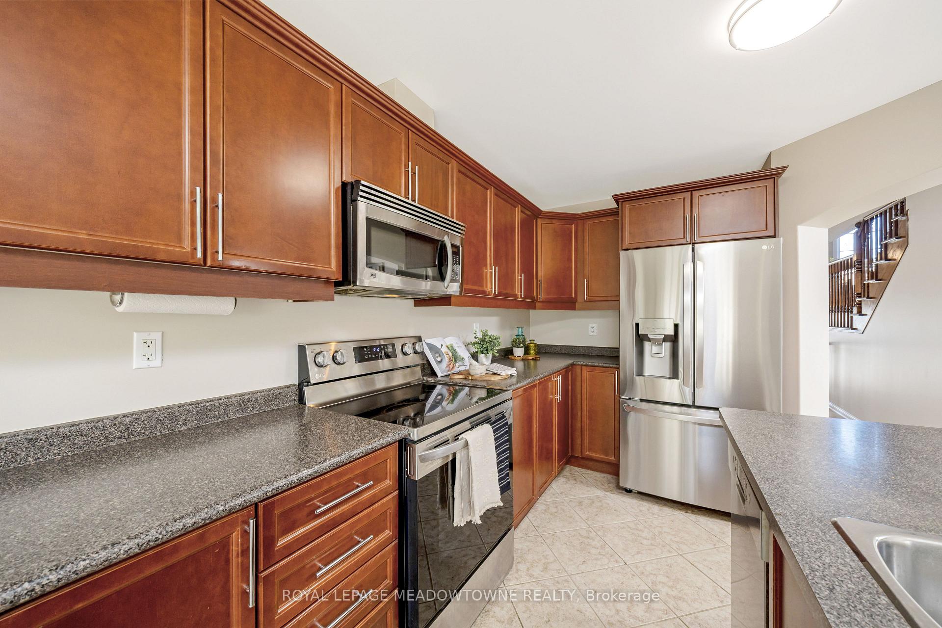 Photo 18 of 344 McDougall Crossing, Milton, Harrison — HOMEH