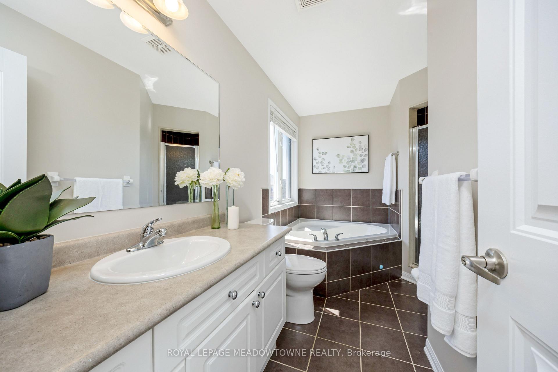 Photo 32 of 344 McDougall Crossing, Milton, Harrison — HOMEH