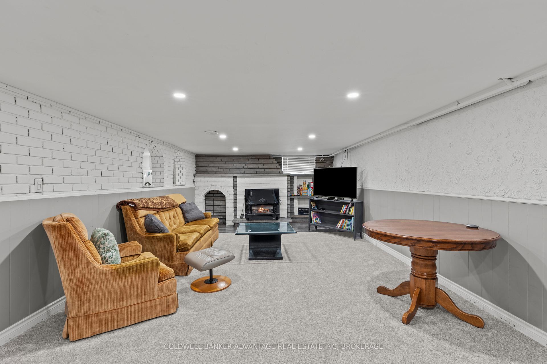Photo 15 of 407 Steele Street, Port Colborne, Sugarloaf — HOMEH