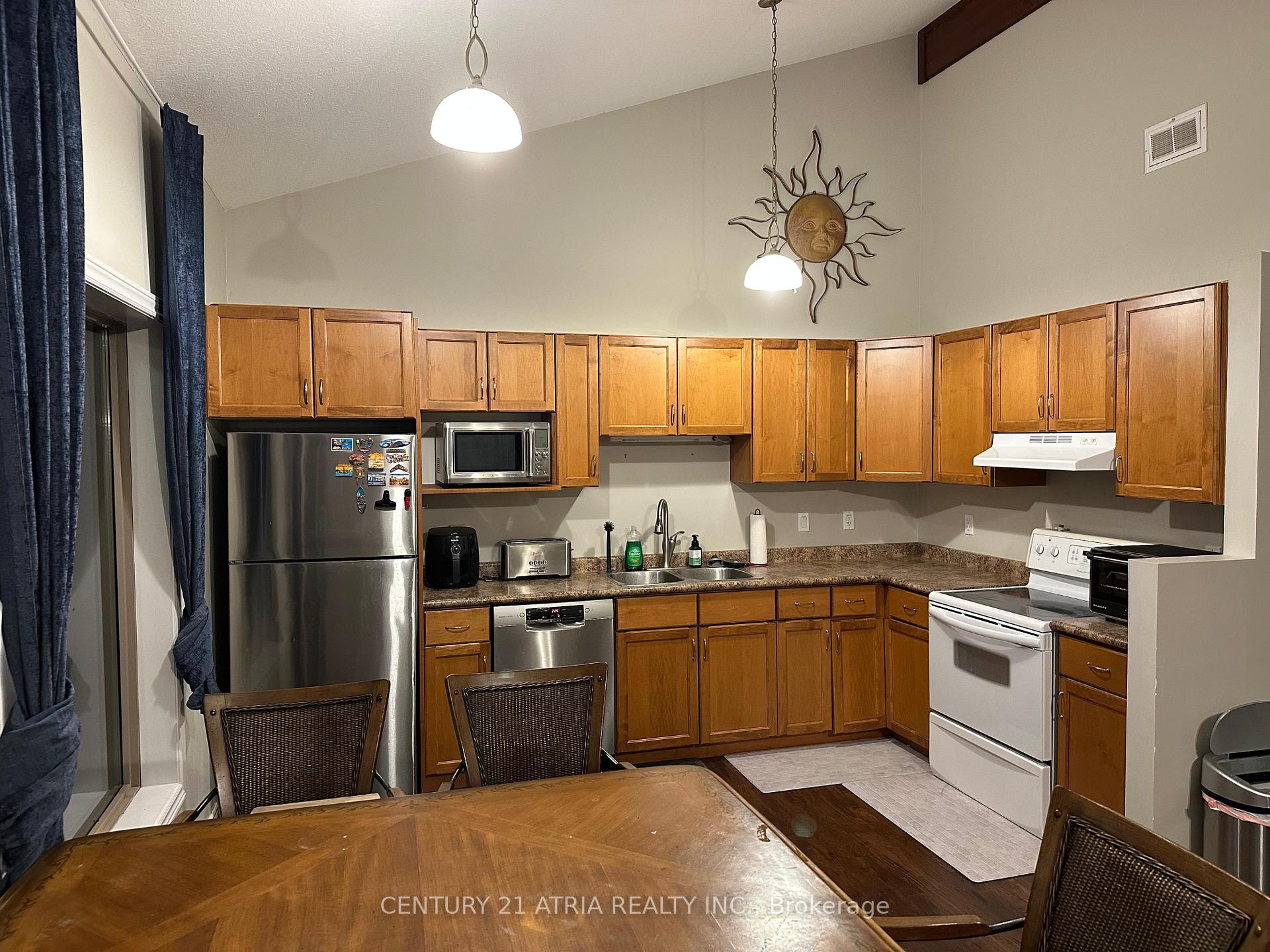 Photo 6 of 6980 Wellington Rd 34, Puslinch, Rural Puslinch West — HOMEH