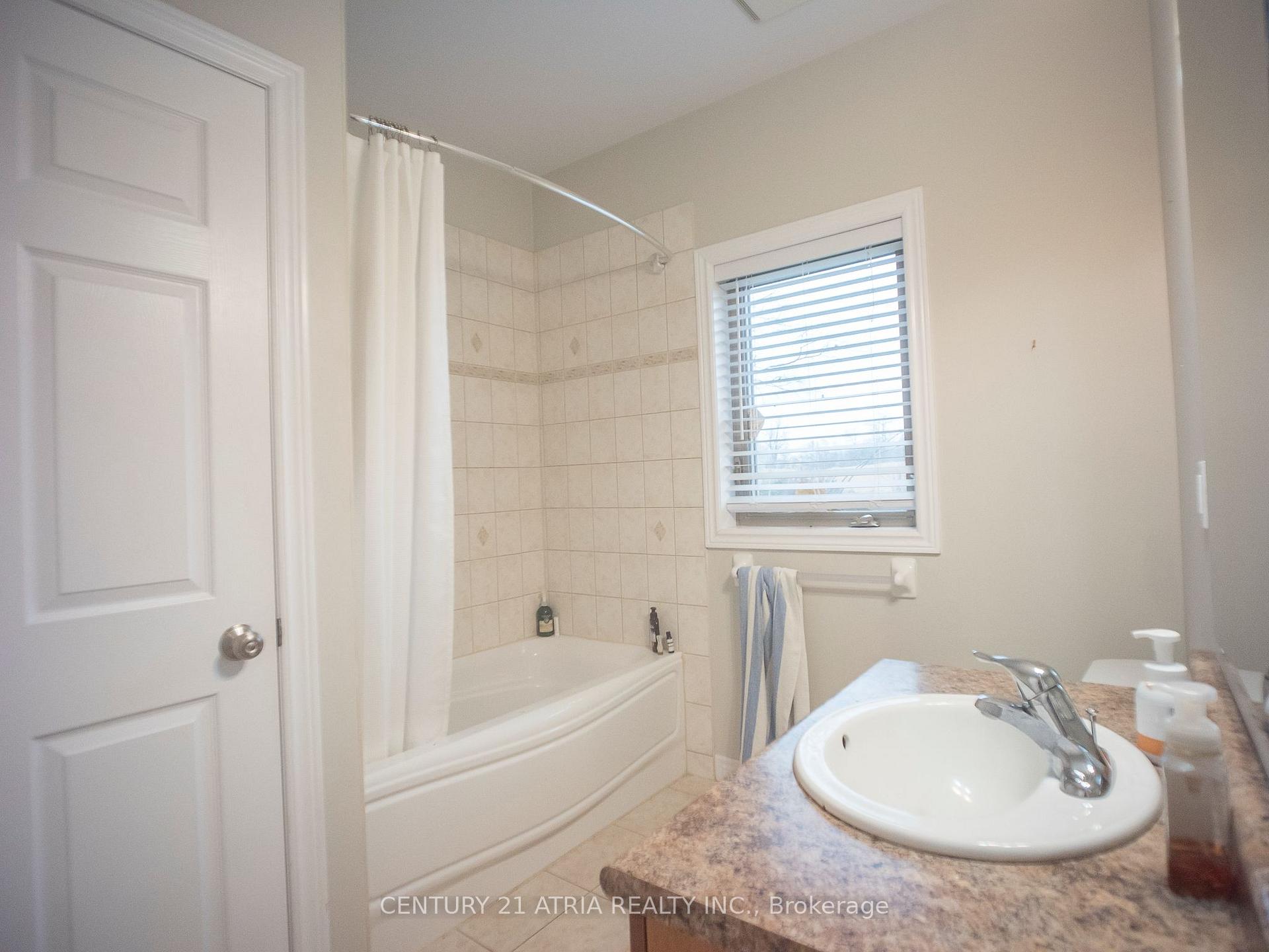 Photo 8 of 6980 Wellington Rd 34, Puslinch, Rural Puslinch West — HOMEH