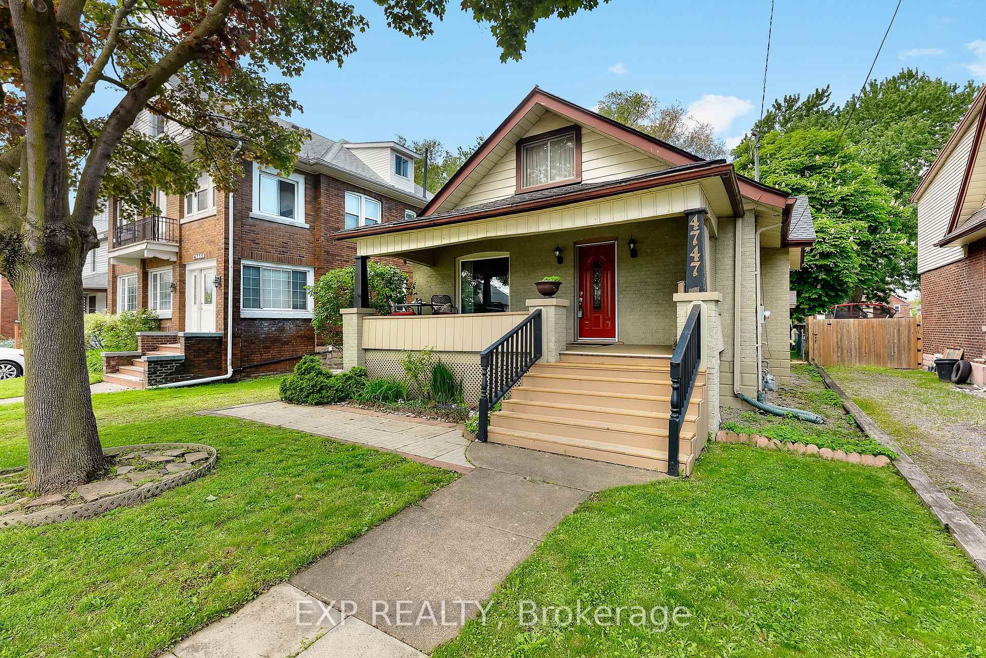 Photo 2 of 4747 Third Avenue, Niagara Falls, Cherrywood — HOMEH