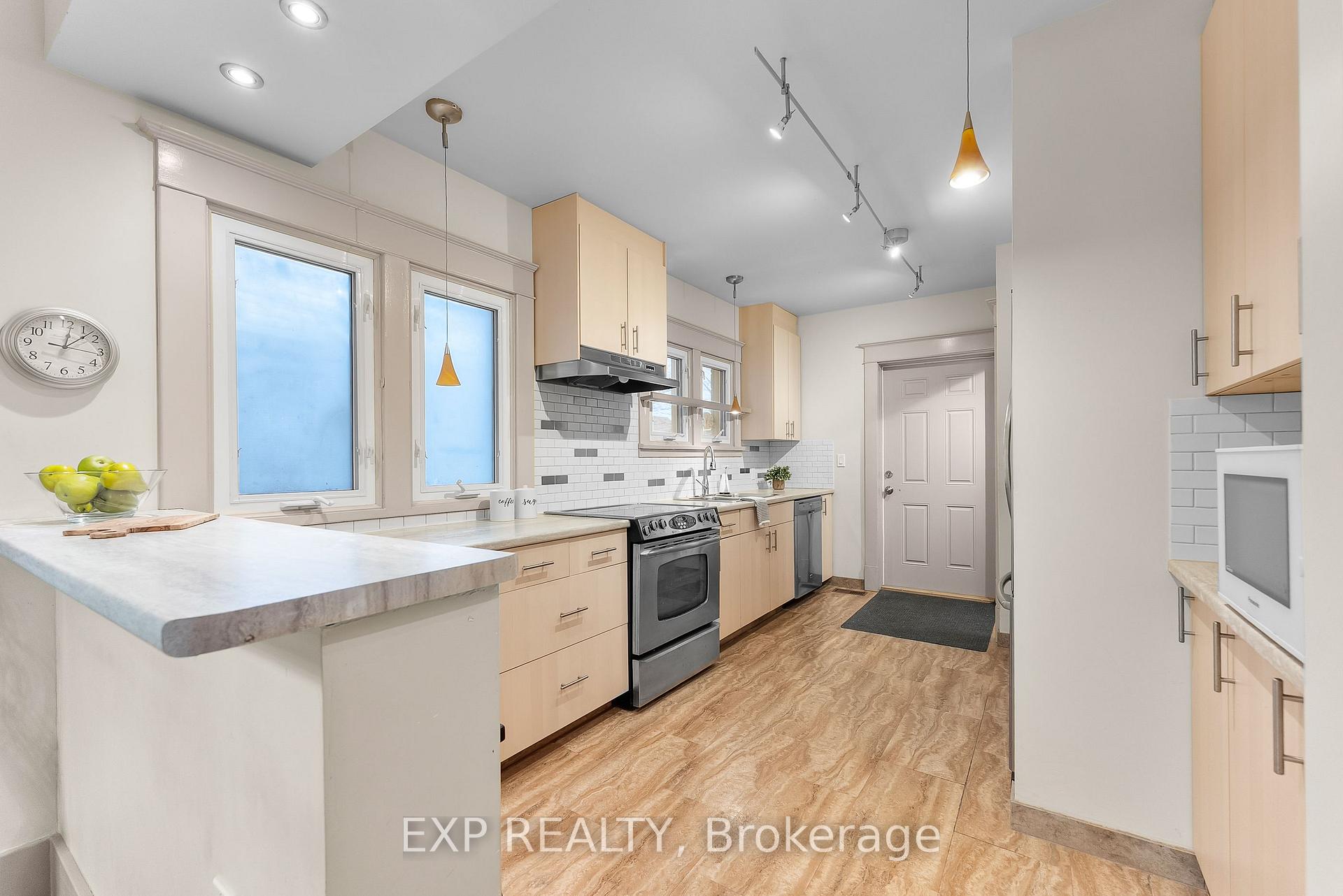 Photo 9 of 4747 Third Avenue, Niagara Falls, Cherrywood — HOMEH