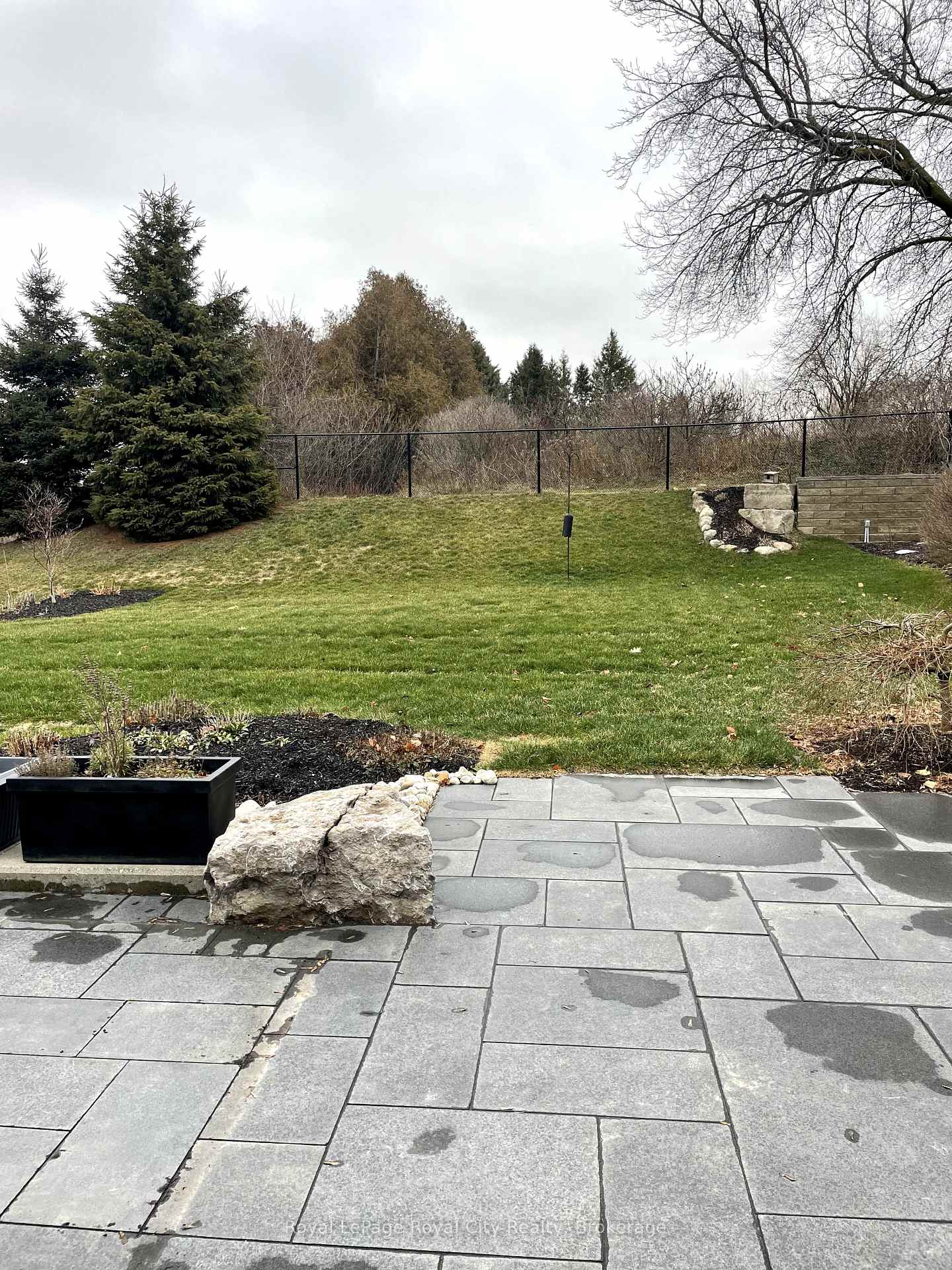 Photo 3 of 118 Aberfoyle Mill Crescent, Puslinch, Aberfoyle — HOMEH