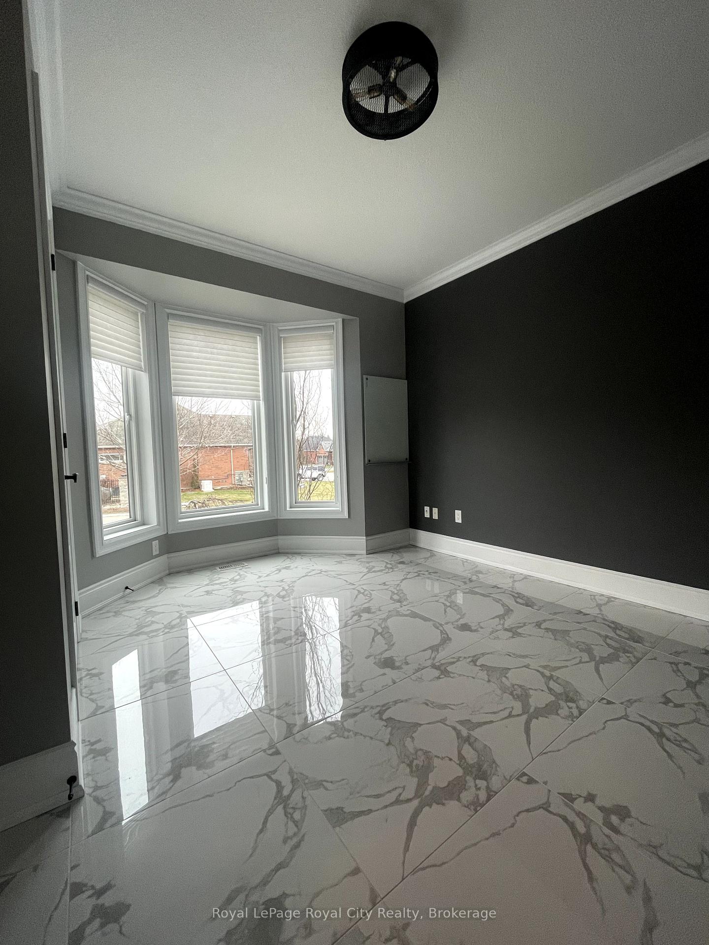 Photo 5 of 118 Aberfoyle Mill Crescent, Puslinch, Aberfoyle — HOMEH