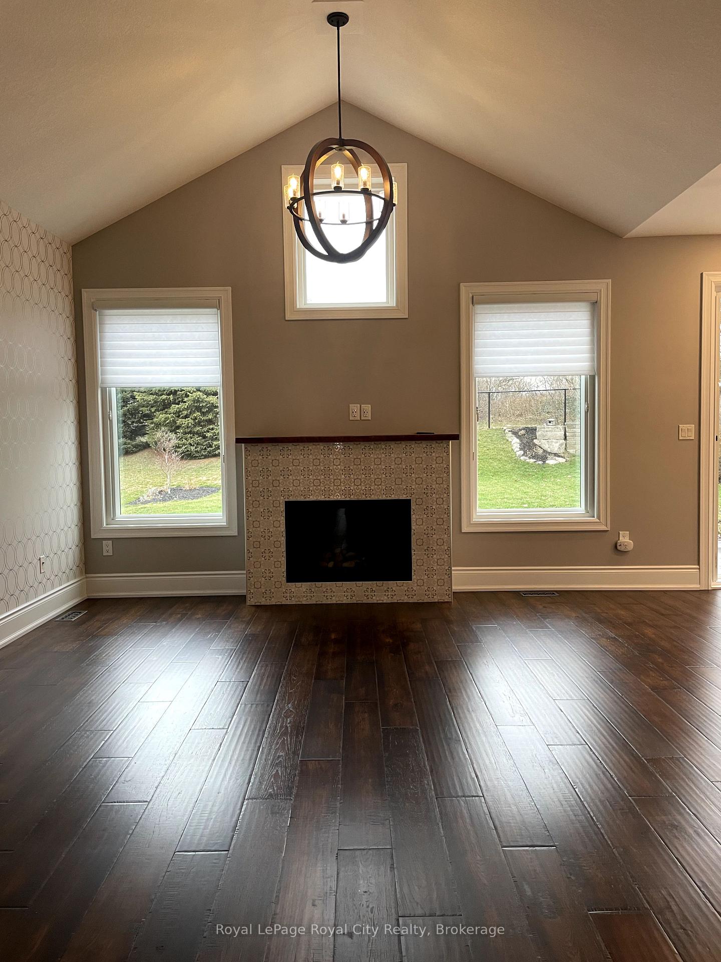 Photo 10 of 118 Aberfoyle Mill Crescent, Puslinch, Aberfoyle — HOMEH