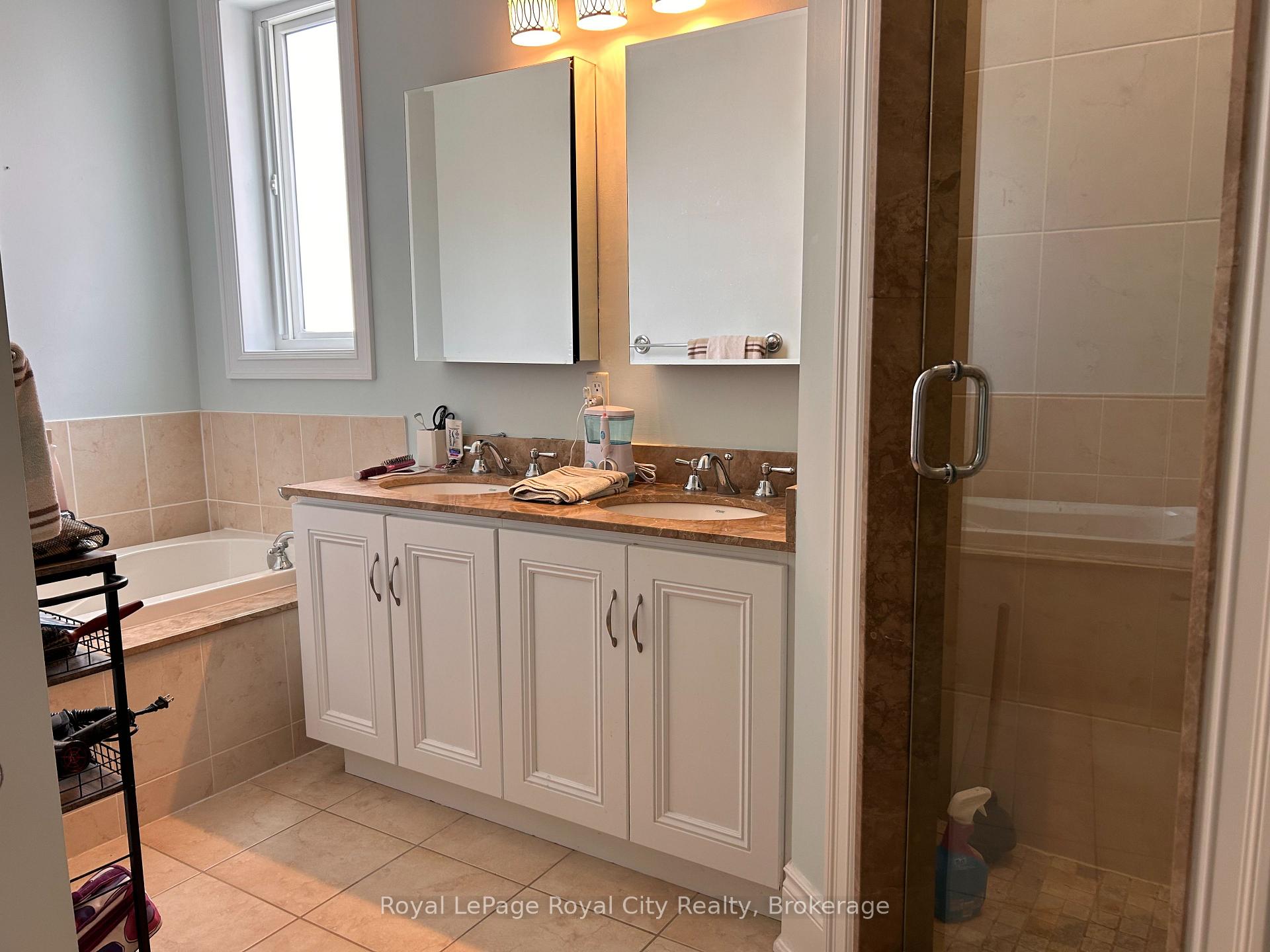 Photo 12 of 118 Aberfoyle Mill Crescent, Puslinch, Aberfoyle — HOMEH