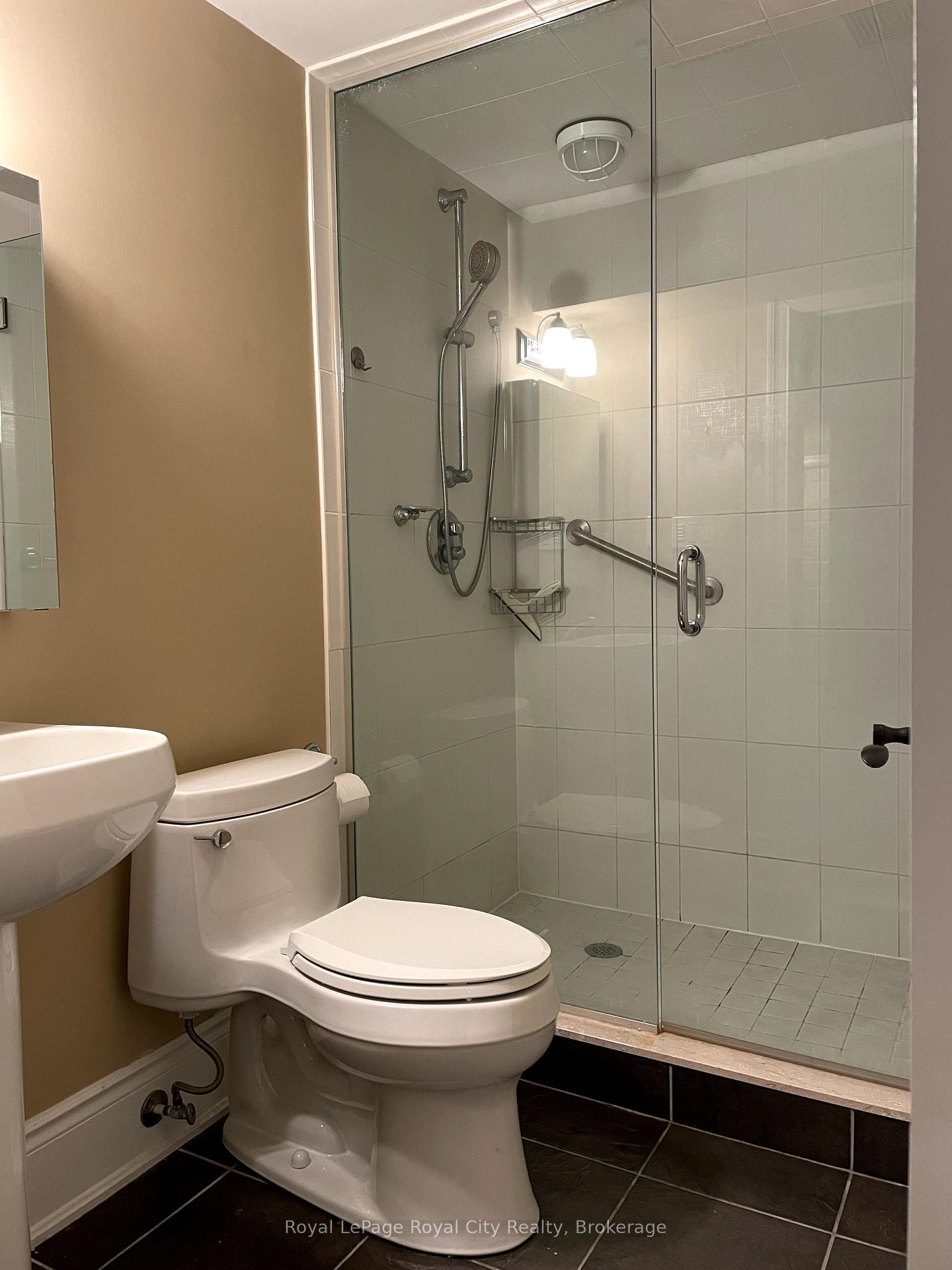 Photo 14 of 118 Aberfoyle Mill Crescent, Puslinch, Aberfoyle — HOMEH