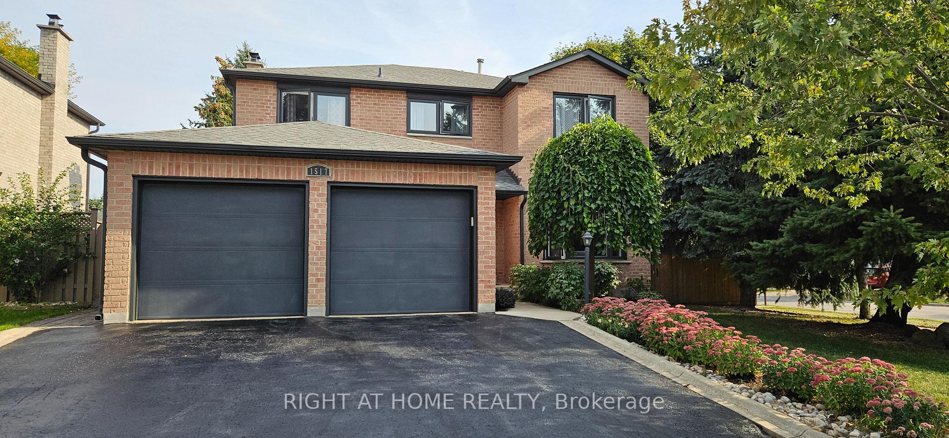 Front of 1517 Queensbury Crescent