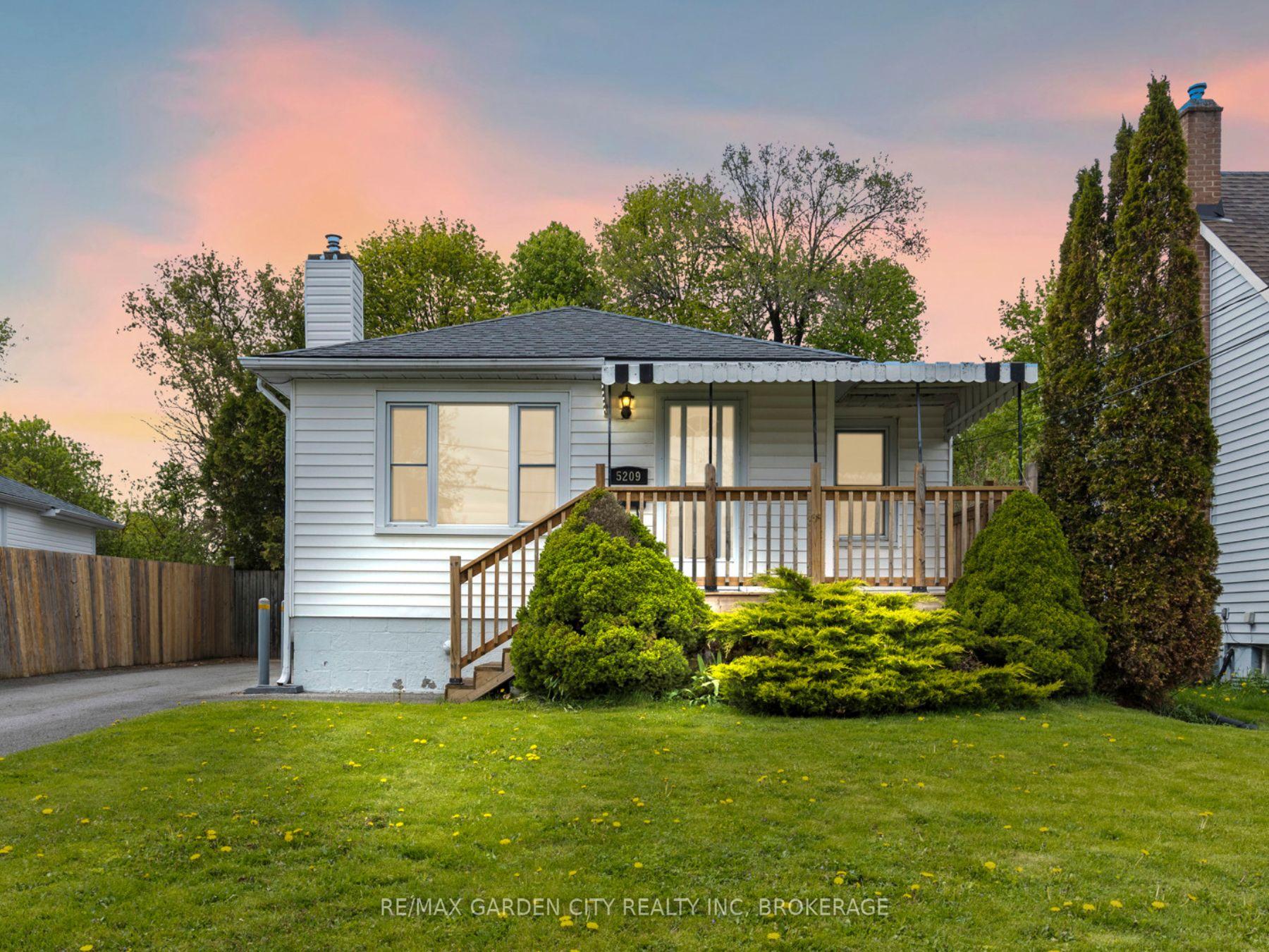 Front of 5209 Ontario Avenue