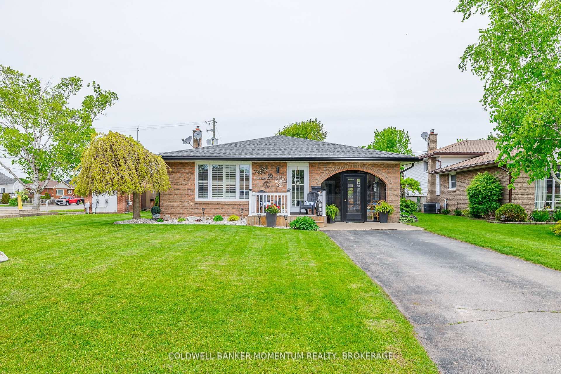 Photo 2 of 535 Sugarloaf Street, Port Colborne, Sugarloaf — HOMEH