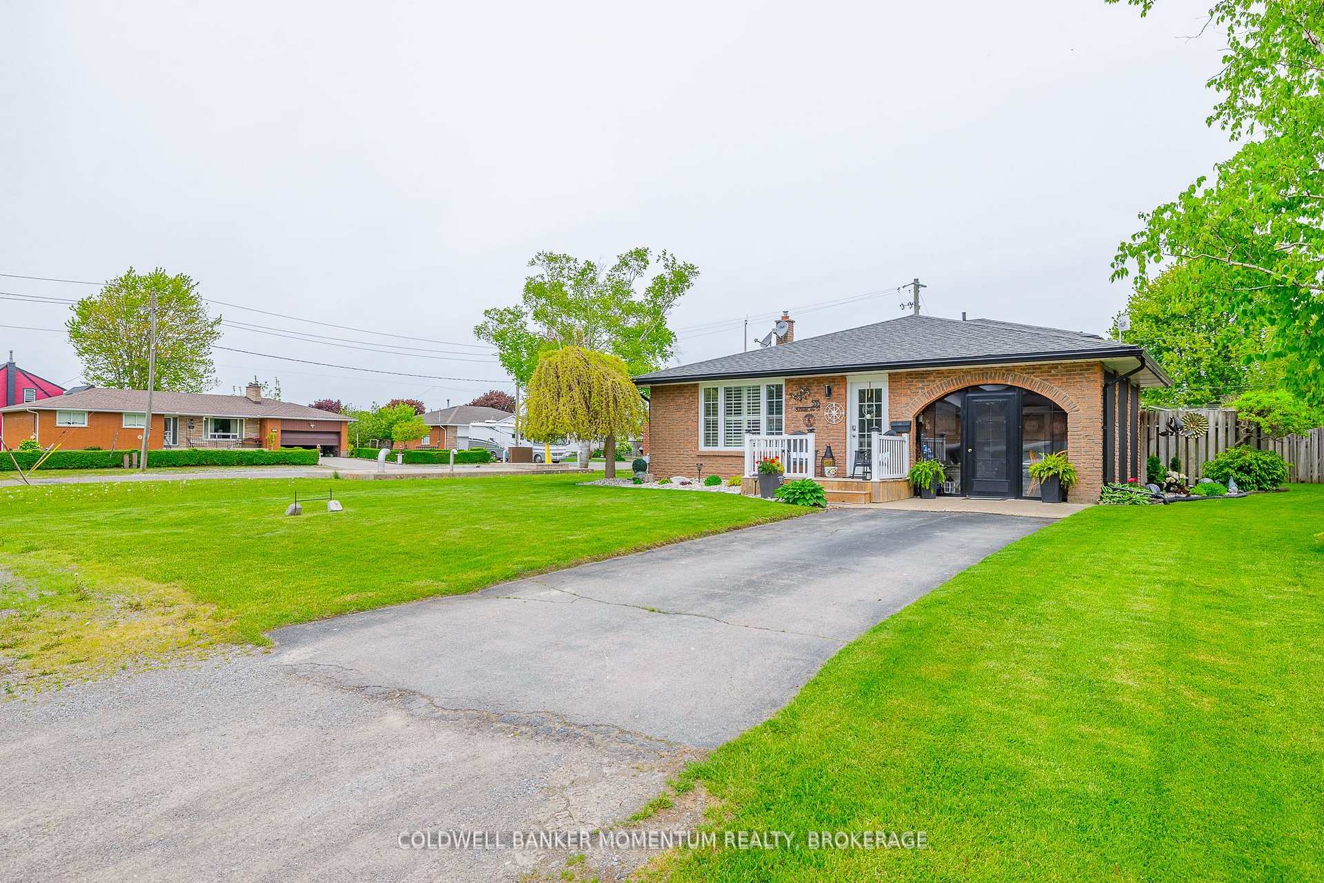Photo 4 of 535 Sugarloaf Street, Port Colborne, Sugarloaf — HOMEH