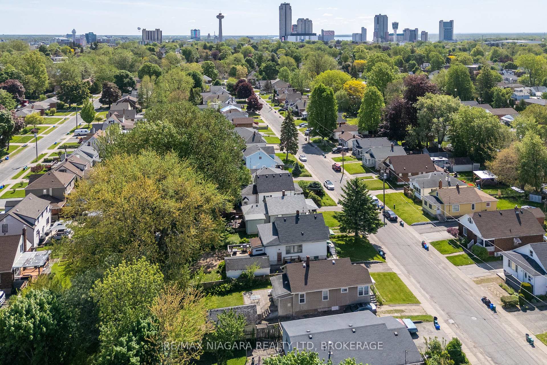 Photo 3 of 6405 Culp Street, Niagara Falls, Dorchester — HOMEH