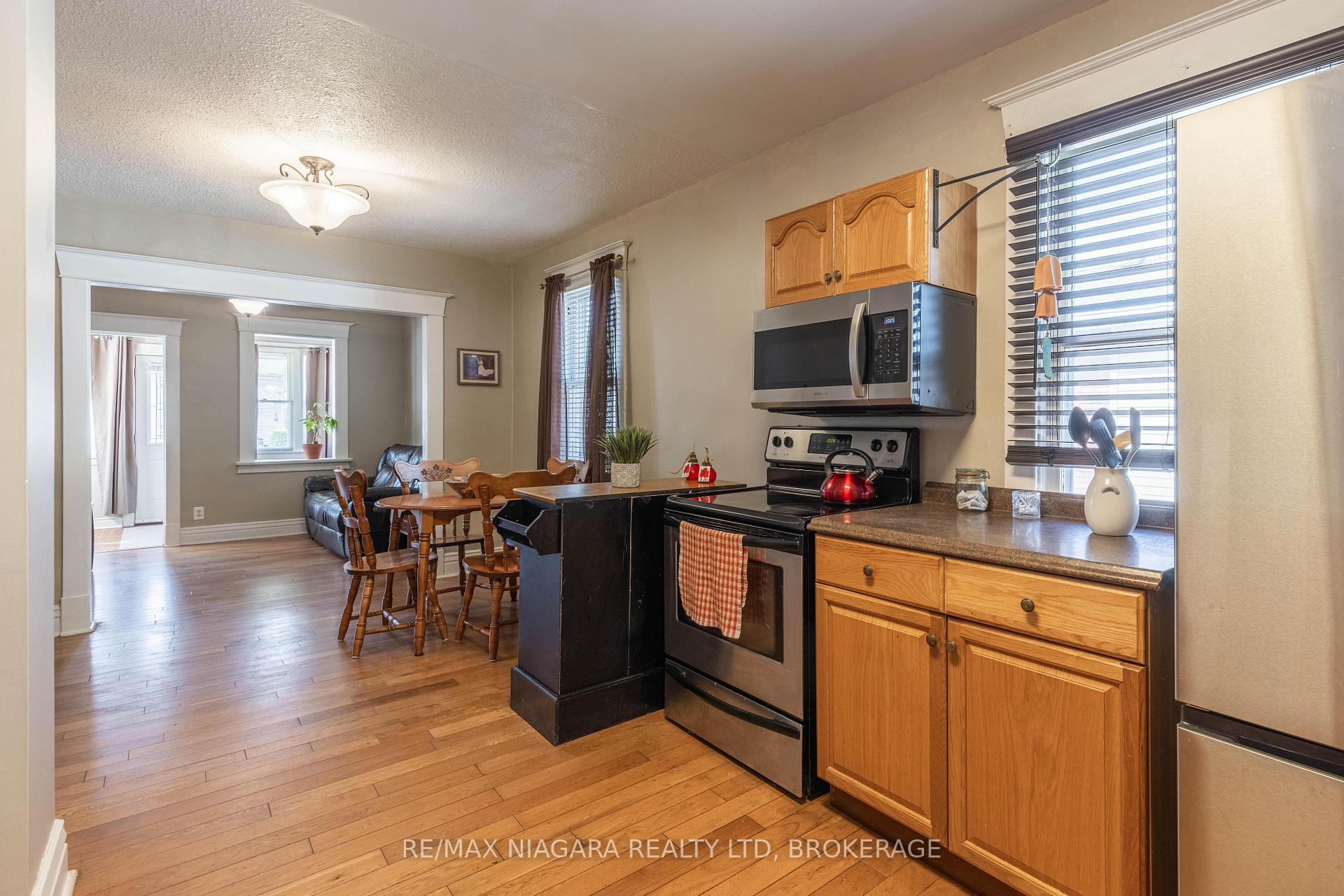 Photo 13 of 6405 Culp Street, Niagara Falls, Dorchester — HOMEH