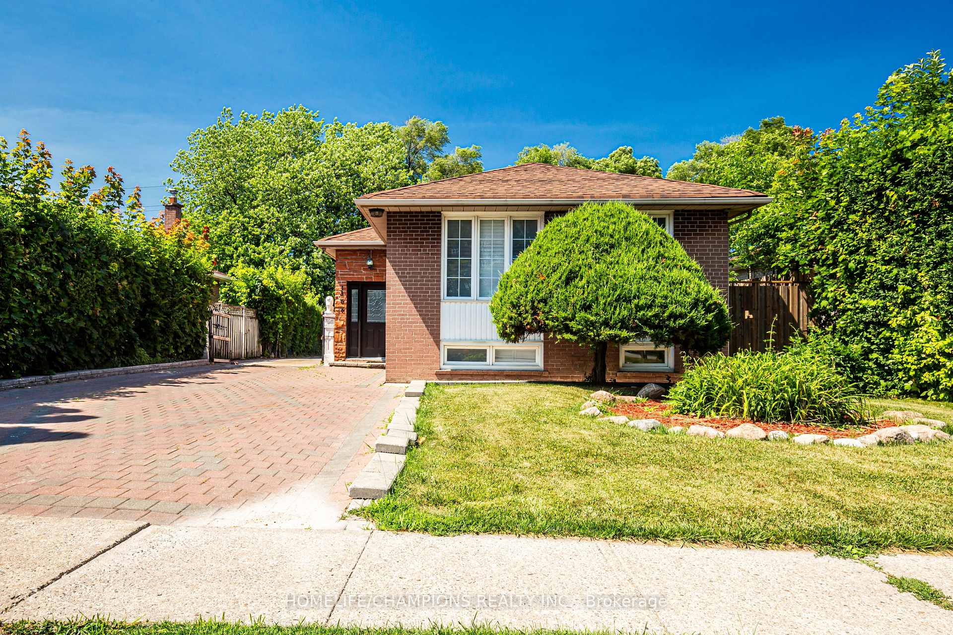 Photo 2 of 1366 Poprad Avenue, Pickering, Bay Ridges — HOMEH