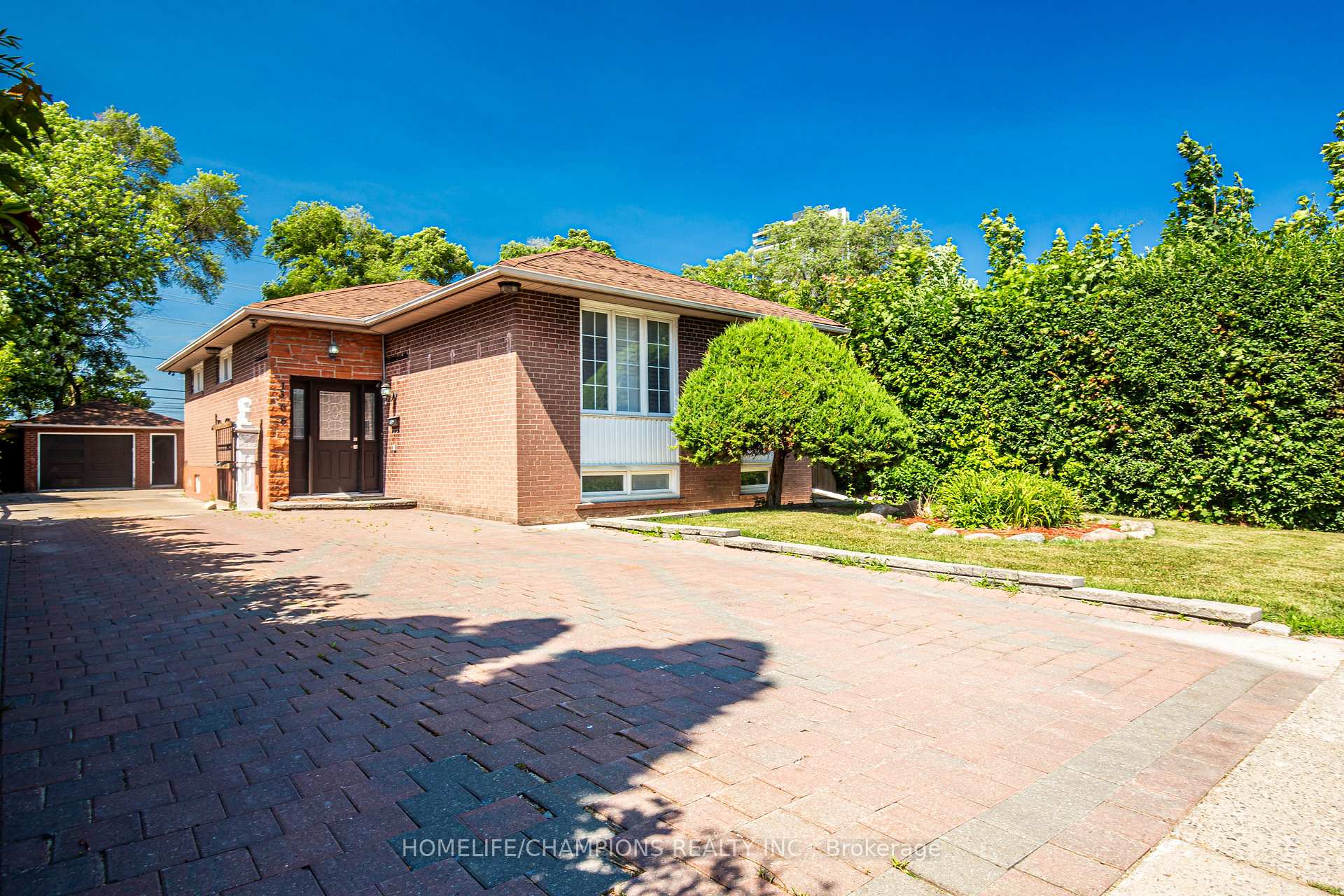 Photo 3 of 1366 Poprad Avenue, Pickering, Bay Ridges — HOMEH