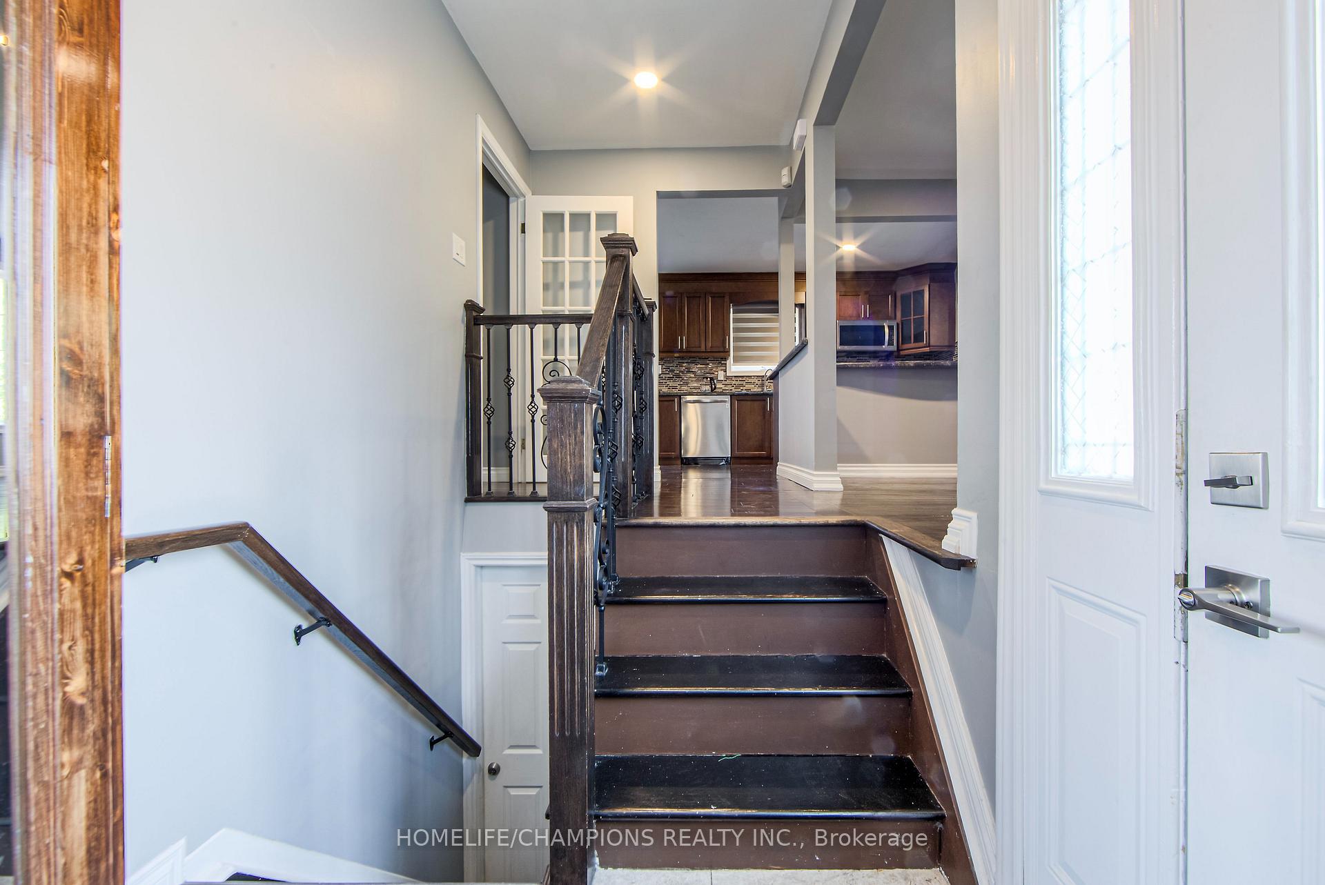 Photo 4 of 1366 Poprad Avenue, Pickering, Bay Ridges — HOMEH
