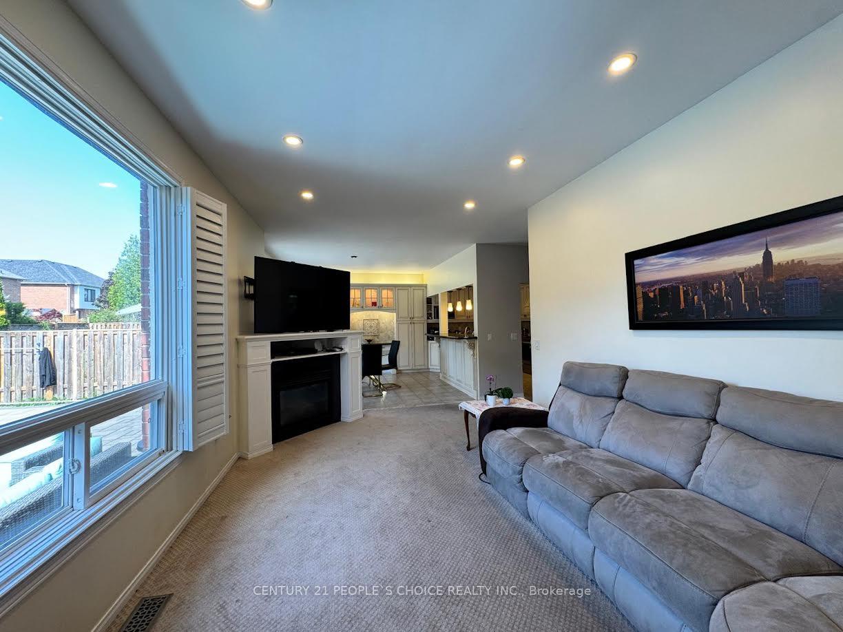Photo 8 of 171 Thicket Crescent, Pickering, Highbush — HOMEH