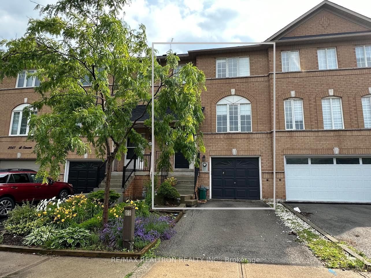Front of 2543 Gill Crescent