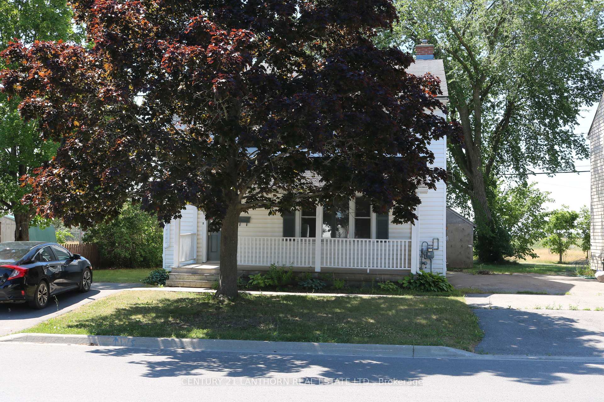 Photo 2 of 13 London Avenue, Prince Edward County, Picton — HOMEH
