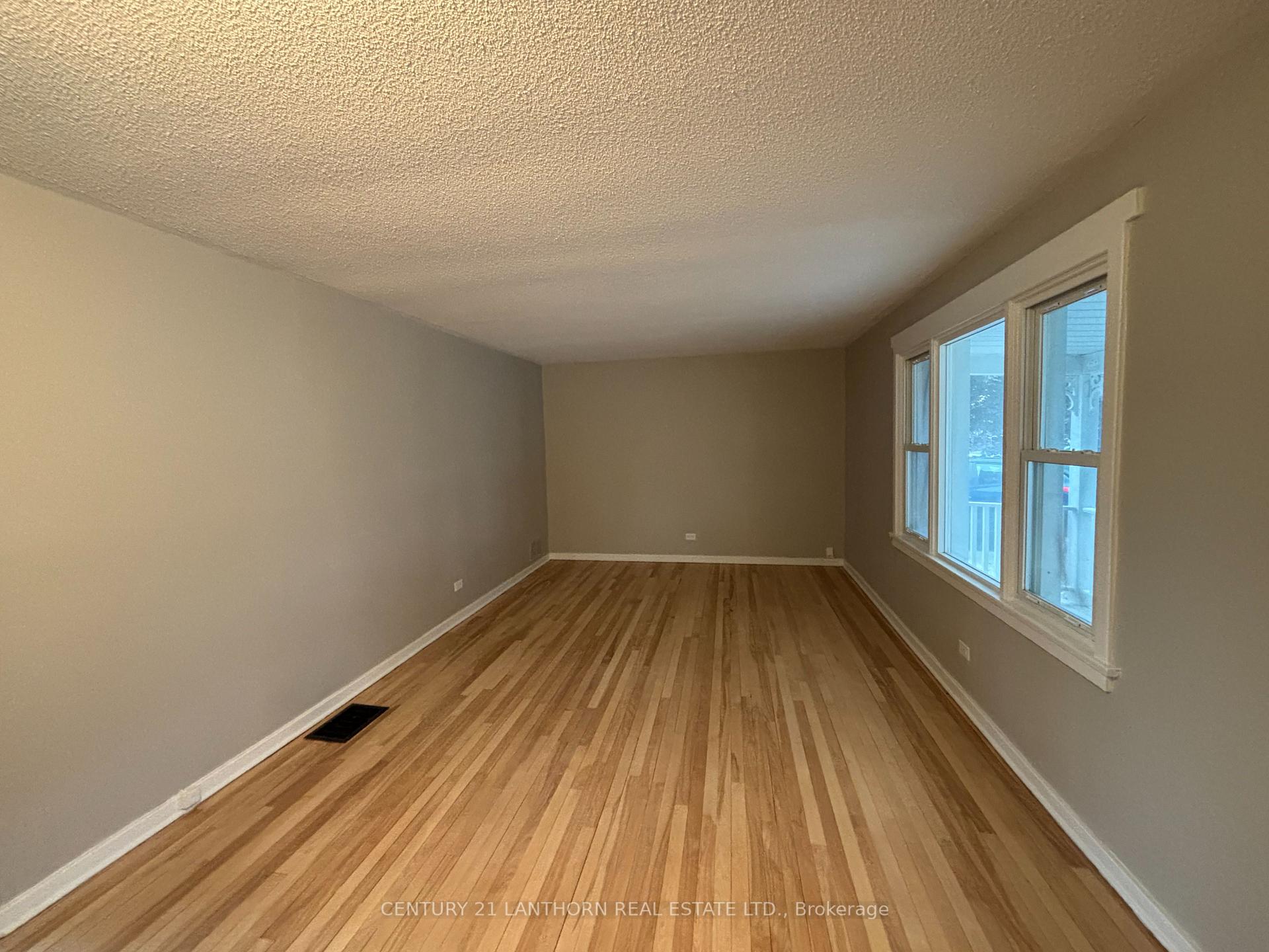 Photo 6 of 13 London Avenue, Prince Edward County, Picton — HOMEH