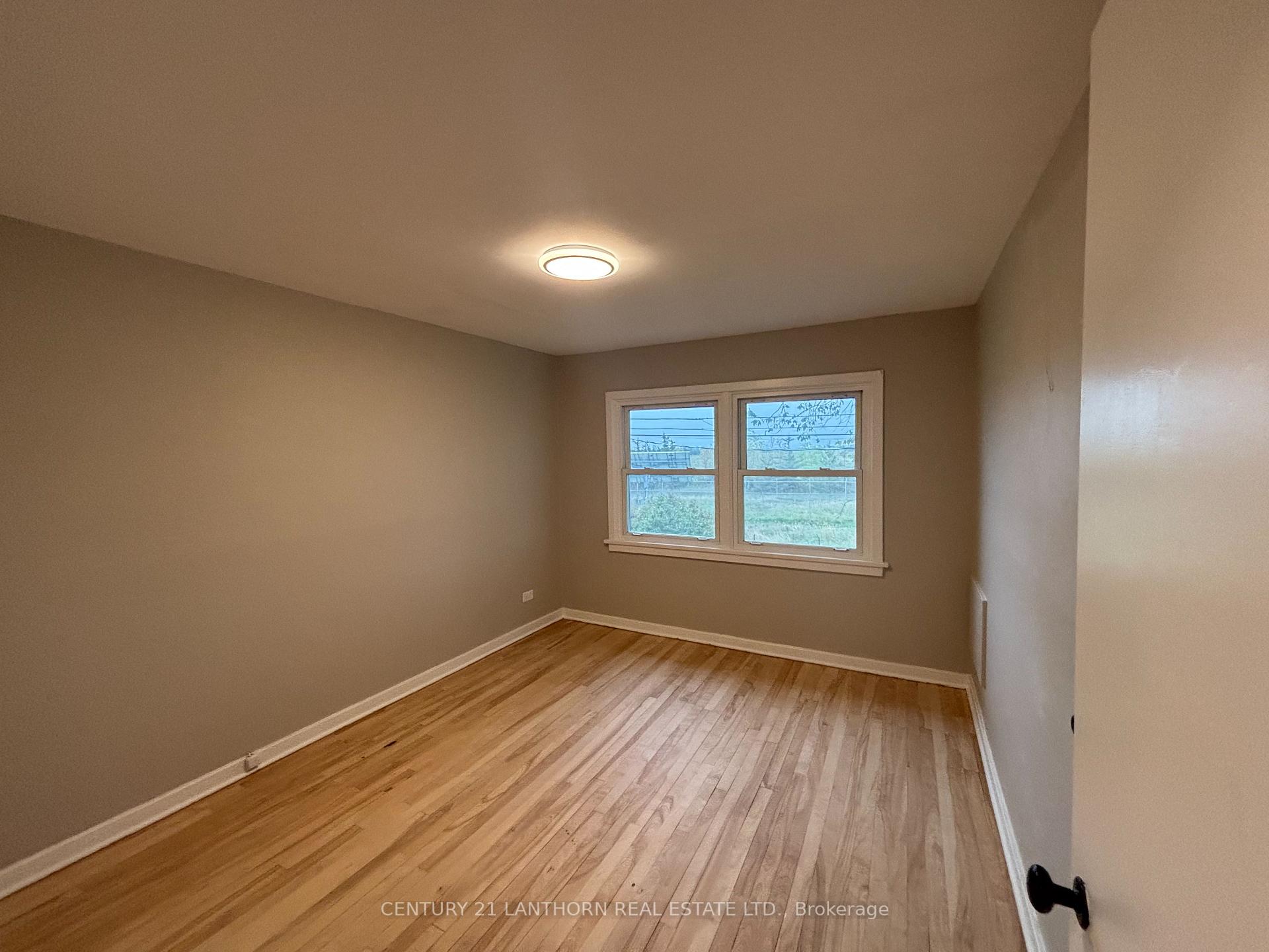 Photo 11 of 13 London Avenue, Prince Edward County, Picton — HOMEH