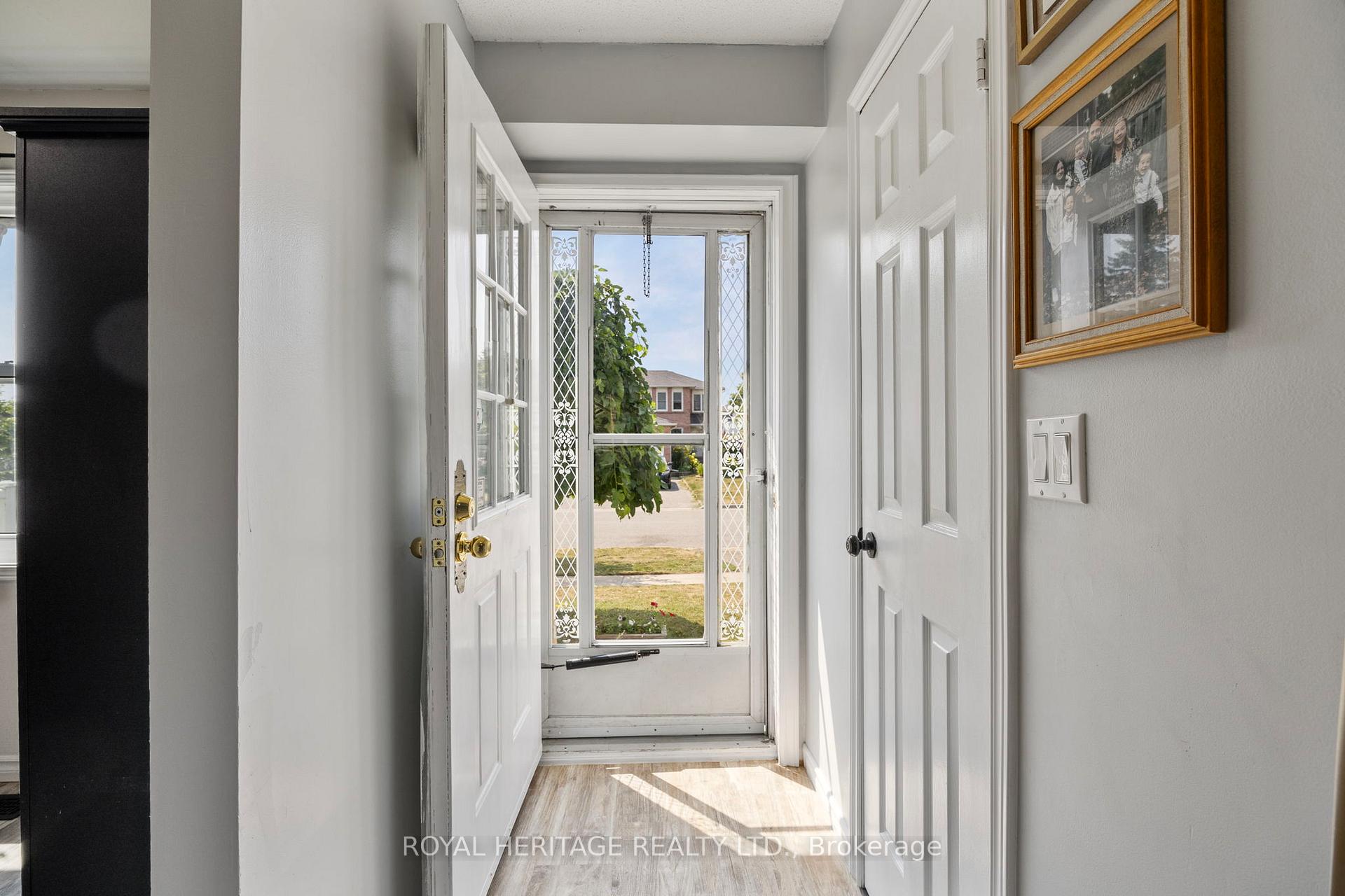 Photo 6 of 1471 Connery Crescent, Oshawa, Lakeview — HOMEH