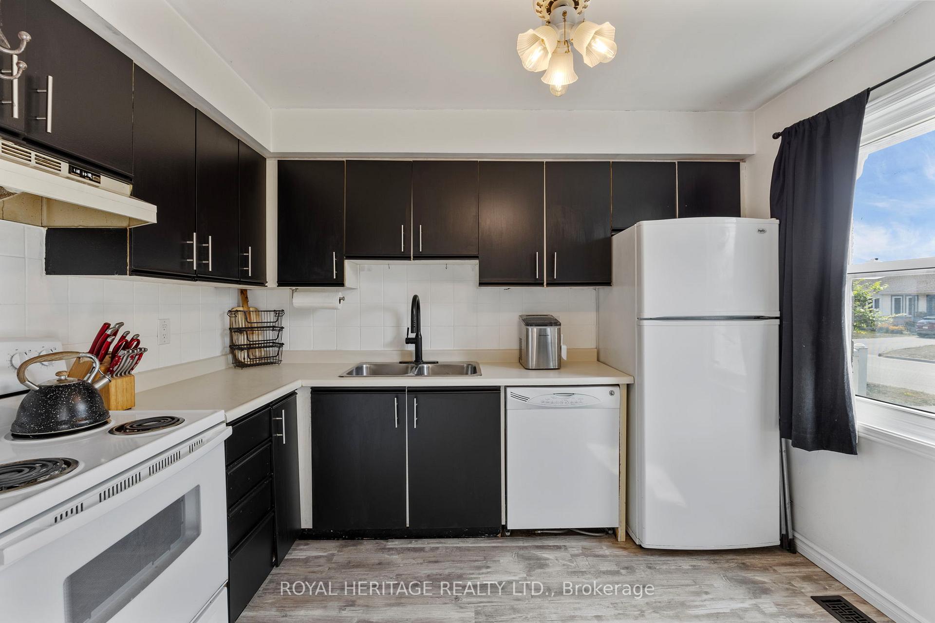 Photo 17 of 1471 Connery Crescent, Oshawa, Lakeview — HOMEH