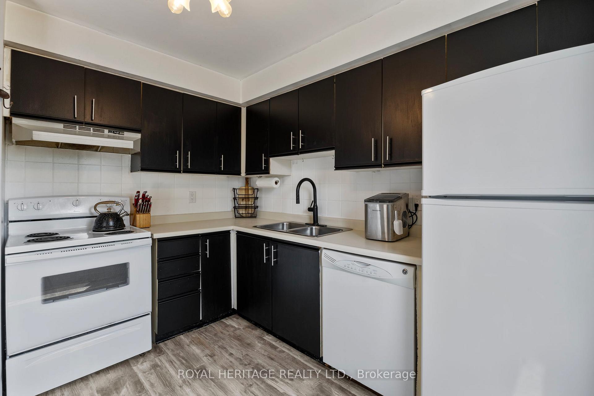 Photo 18 of 1471 Connery Crescent, Oshawa, Lakeview — HOMEH