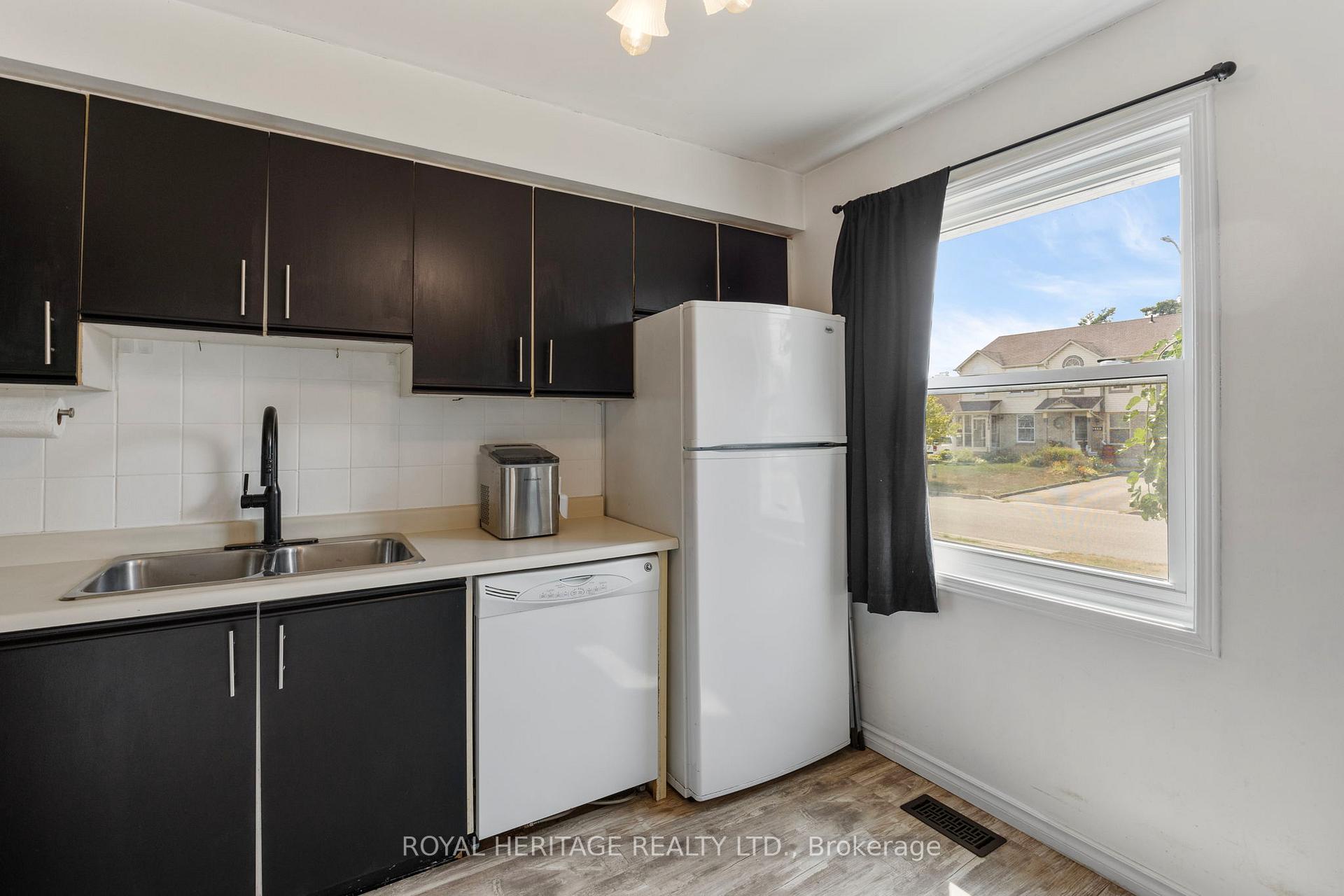 Photo 19 of 1471 Connery Crescent, Oshawa, Lakeview — HOMEH