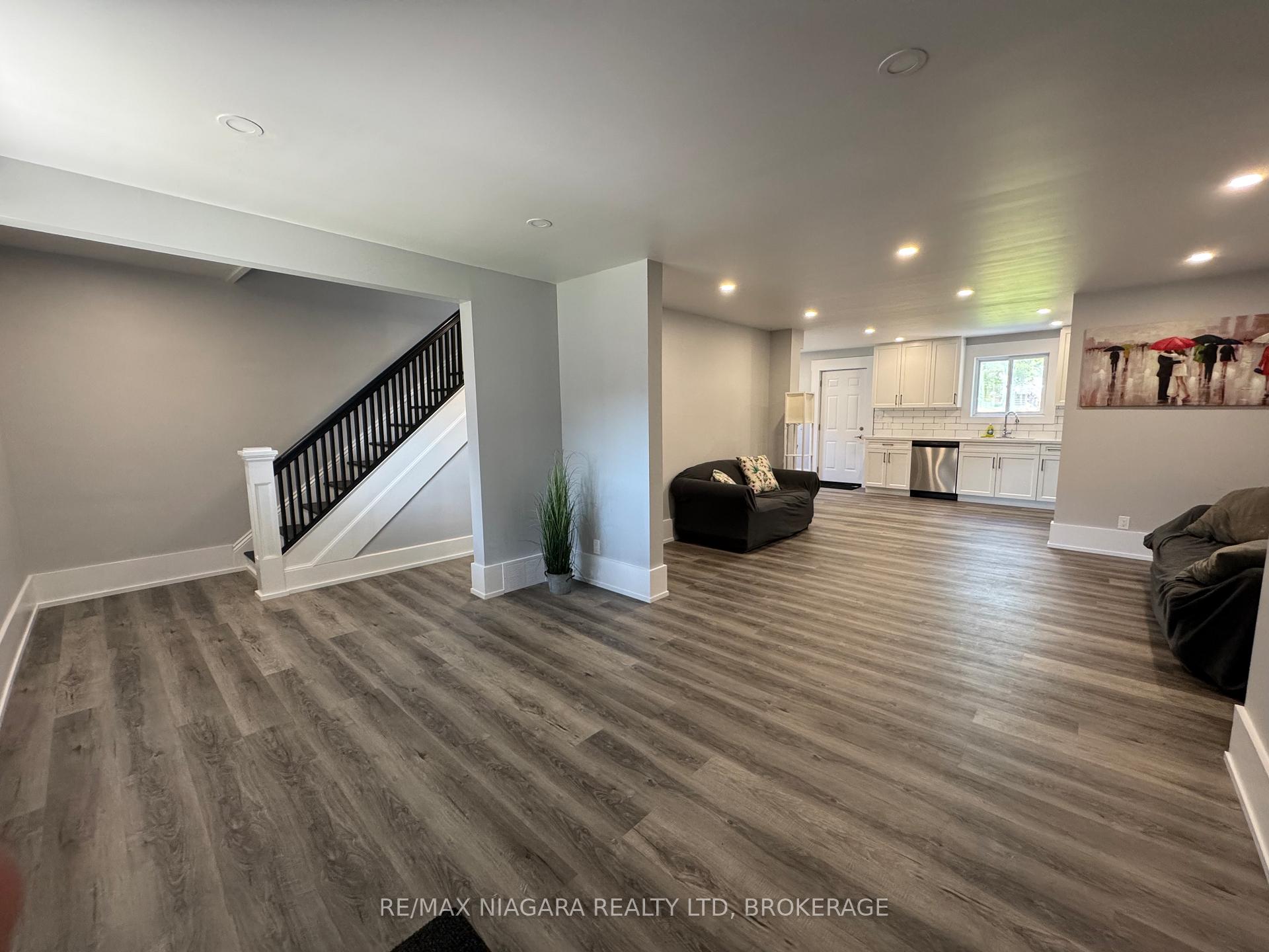 Photo 5 of 5840 Glenholme Avenue, Niagara Falls, Hospital — HOMEH