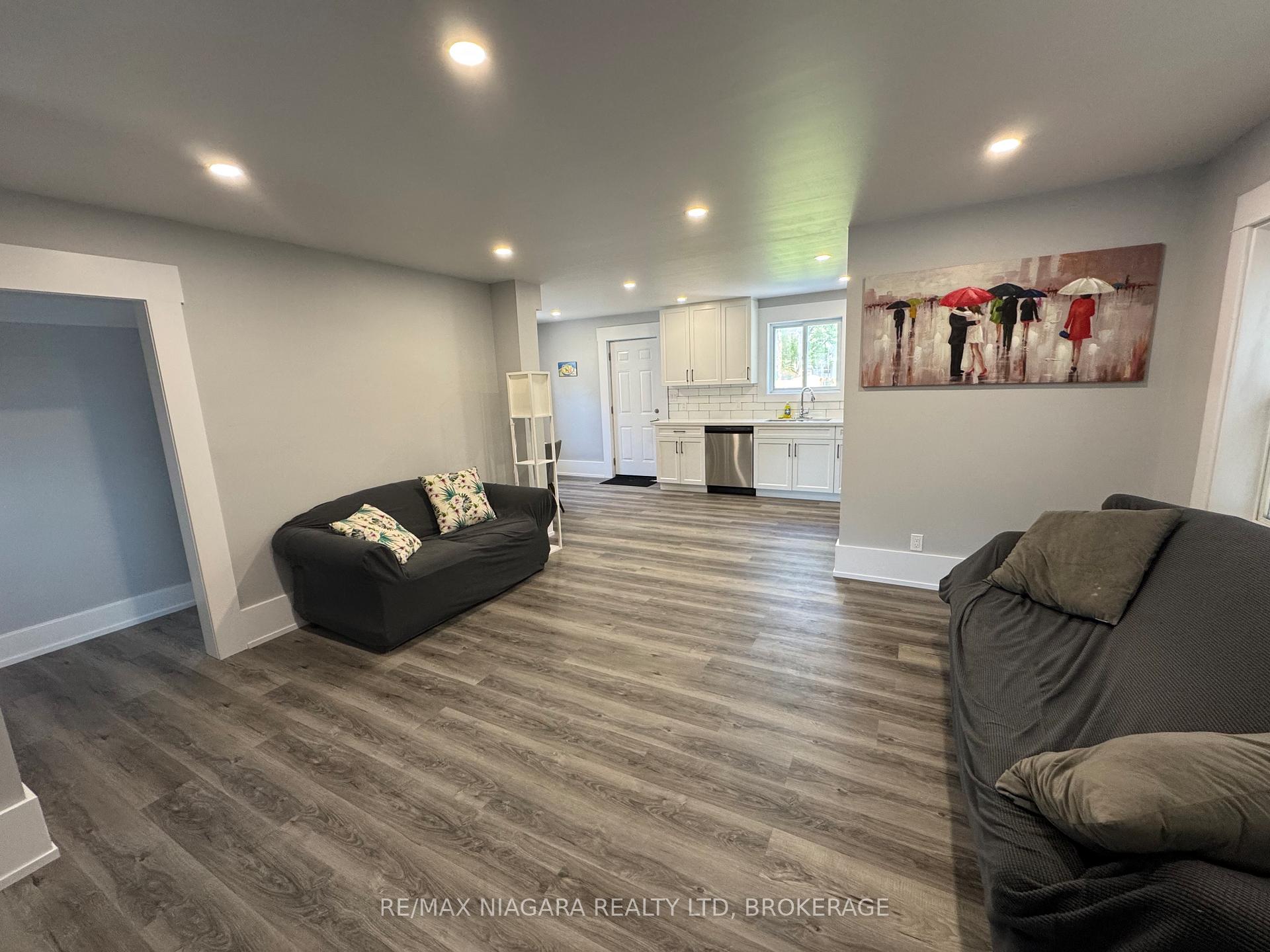 Photo 6 of 5840 Glenholme Avenue, Niagara Falls, Hospital — HOMEH