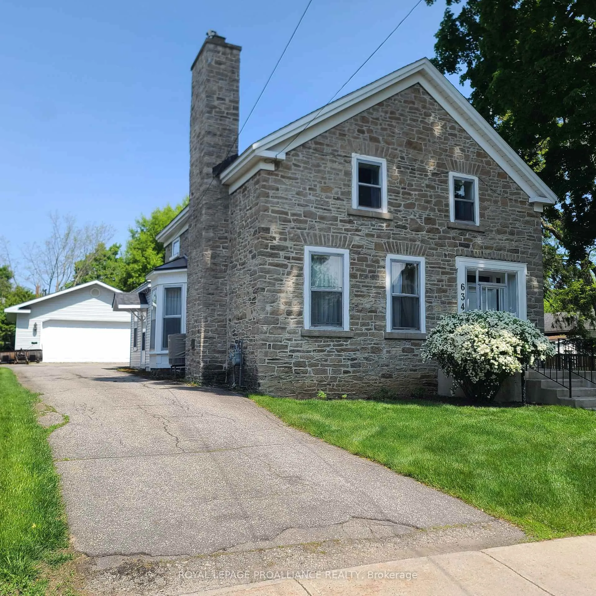 Photo 2 of 634 Henry Street W, Prescott — HOMEH